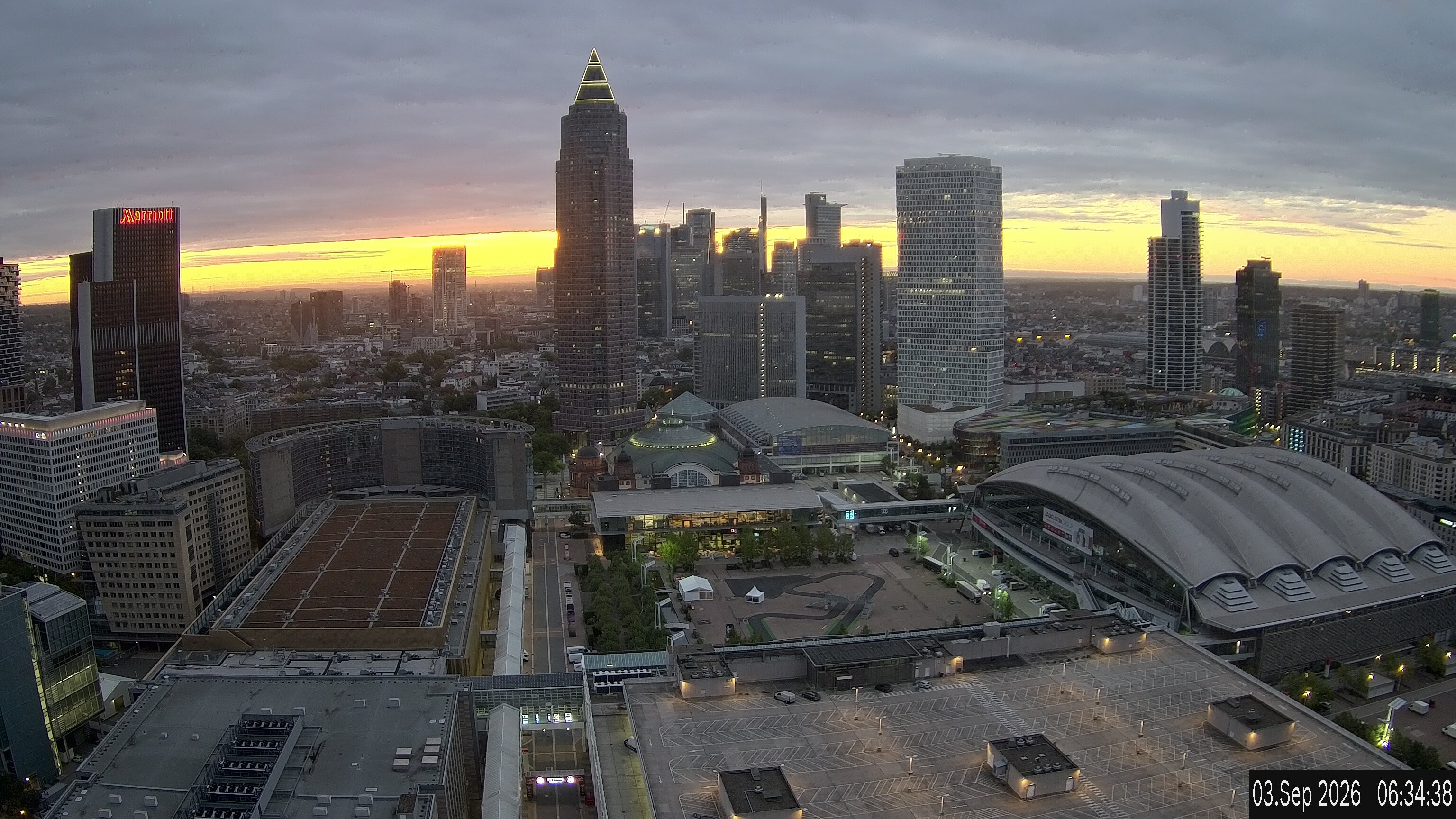 Archived image Webcam Frankfurt: View at the Skyline