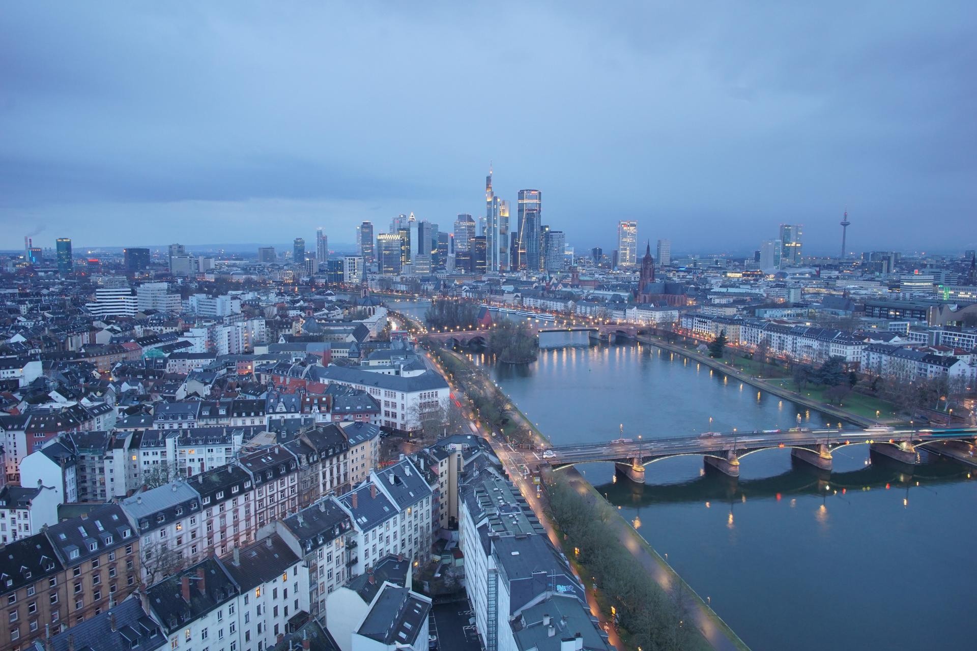 Archived image Webcam Panoramic View over to the Skyline of Frankfurt