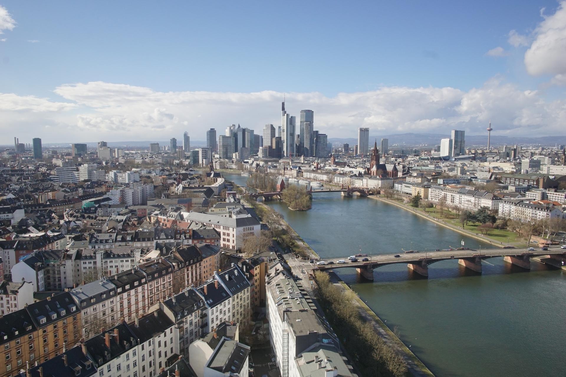 Archived image Webcam Panoramic View over to the Skyline of Frankfurt