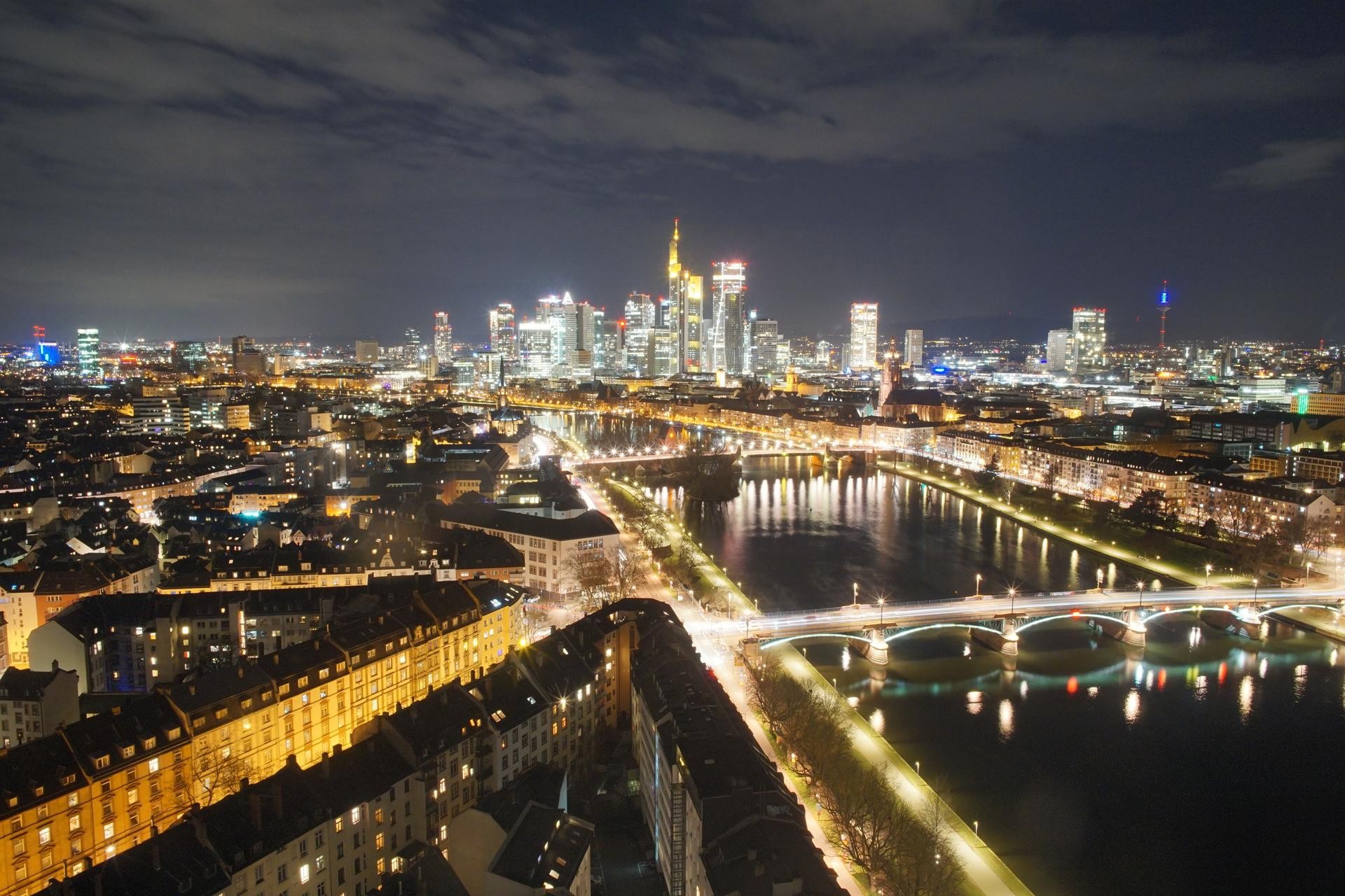 Archived image Webcam Panoramic View over to the Skyline of Frankfurt