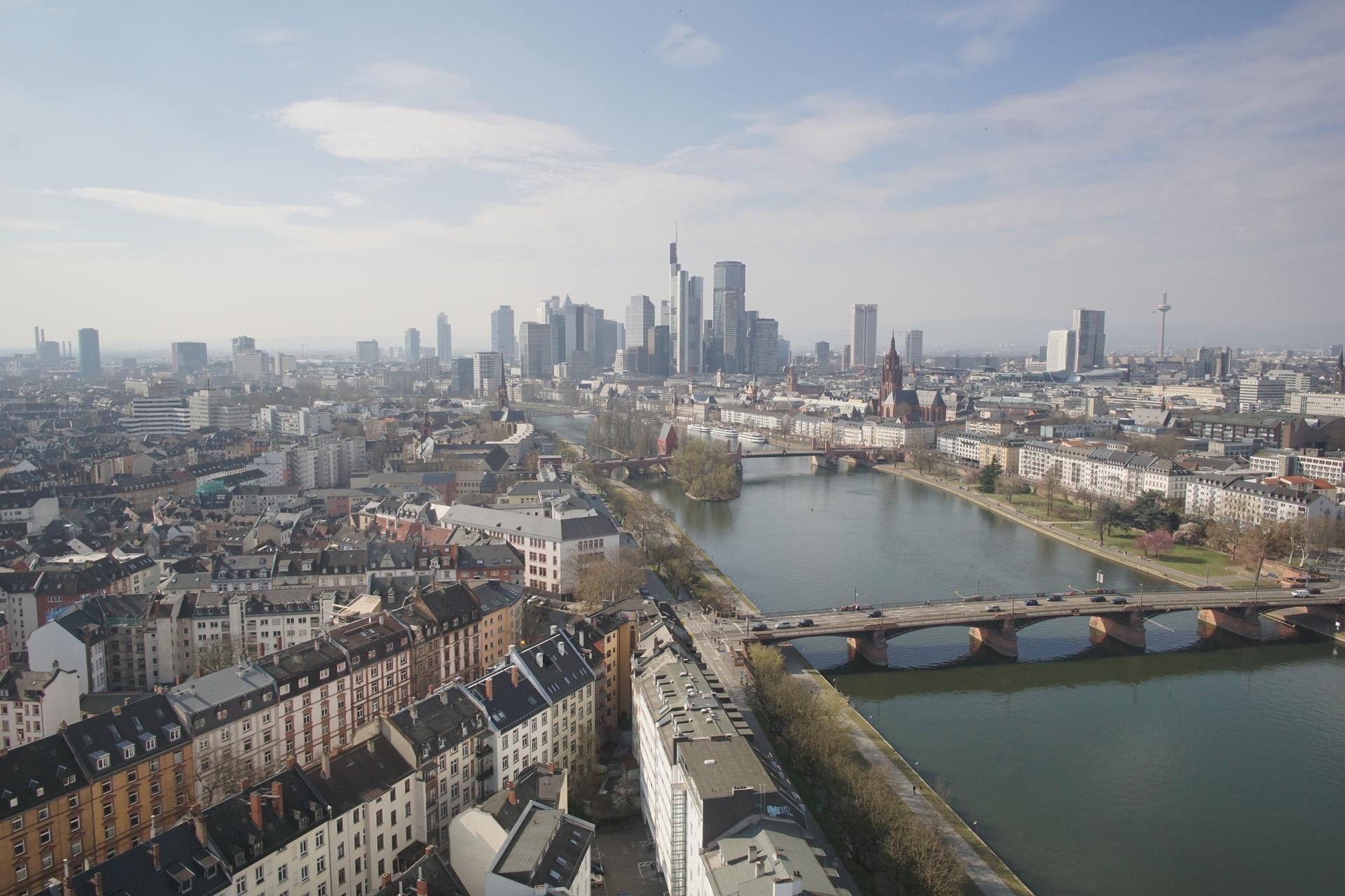 Archived image Webcam Panoramic View over to the Skyline of Frankfurt