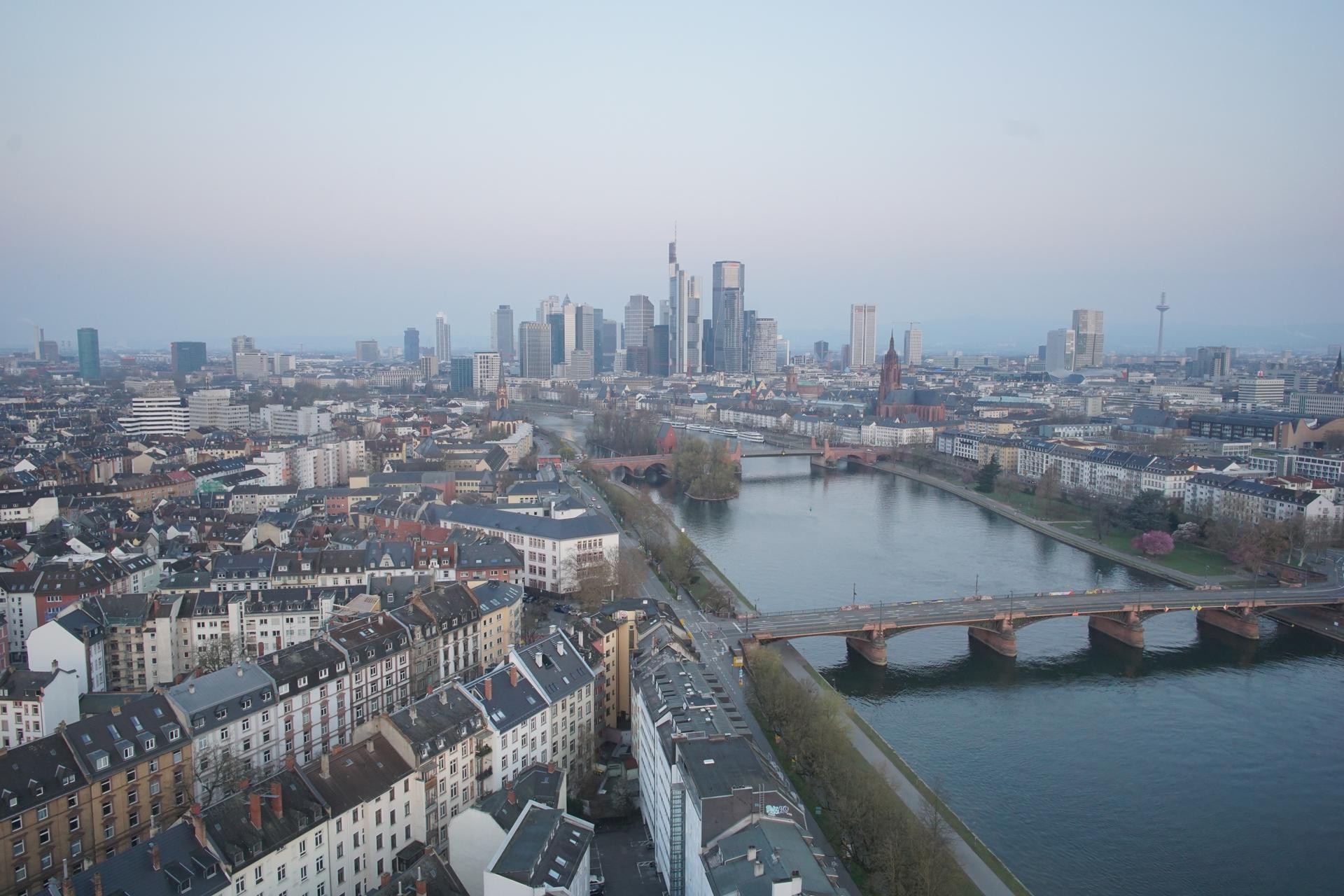 Archived image Webcam Panoramic View over to the Skyline of Frankfurt