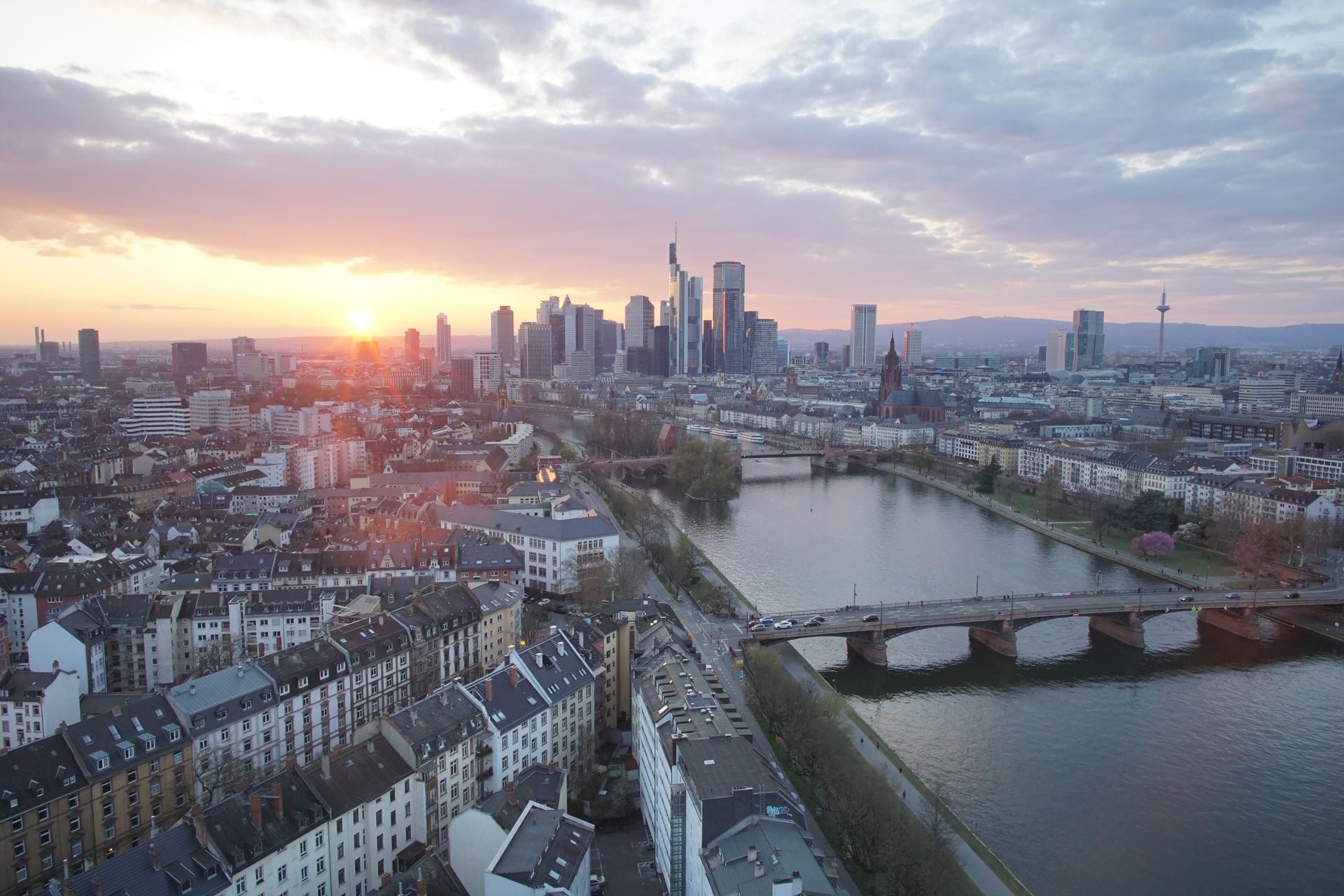 Archived image Webcam Panoramic View over to the Skyline of Frankfurt