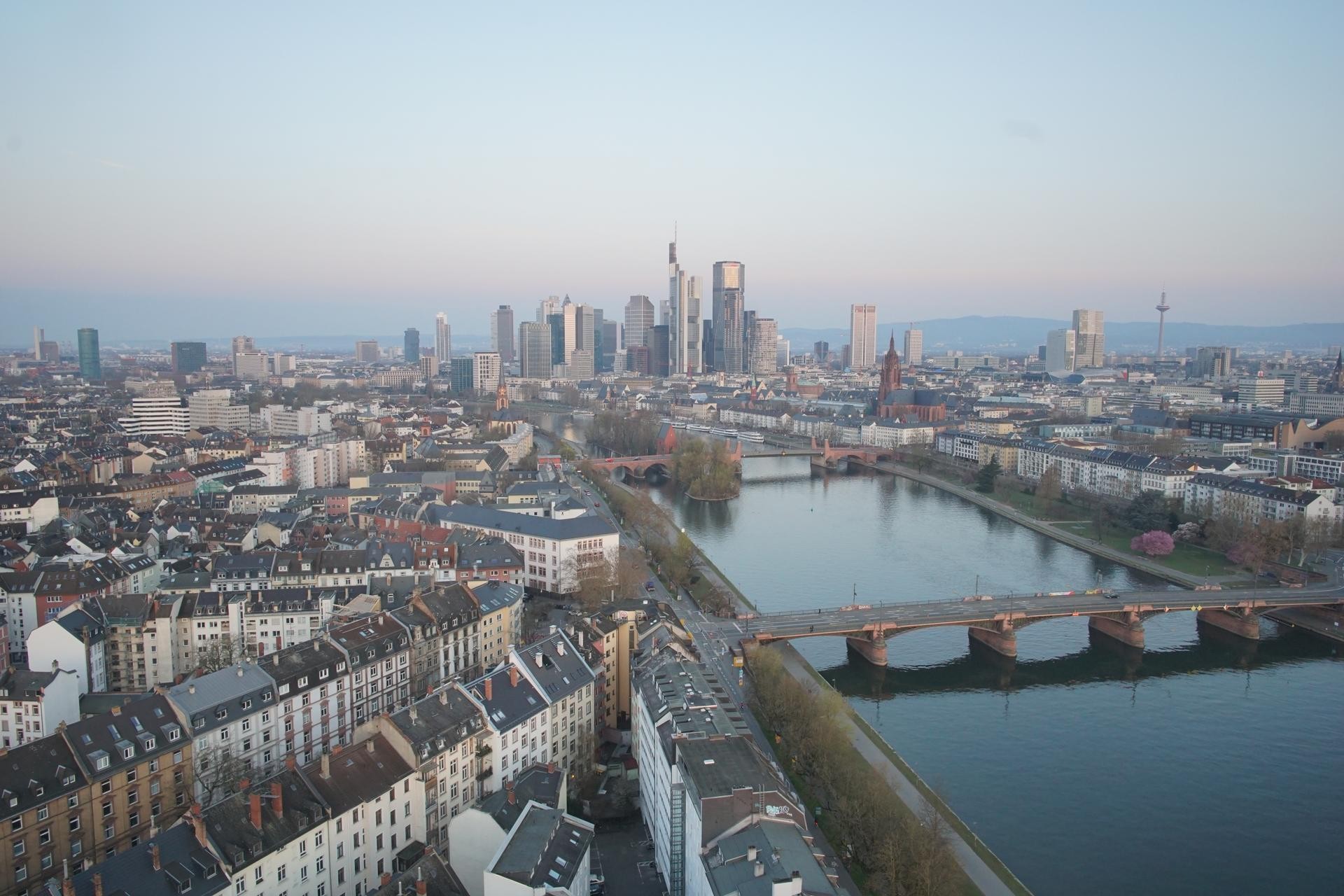 Archived image Webcam Panoramic View over to the Skyline of Frankfurt