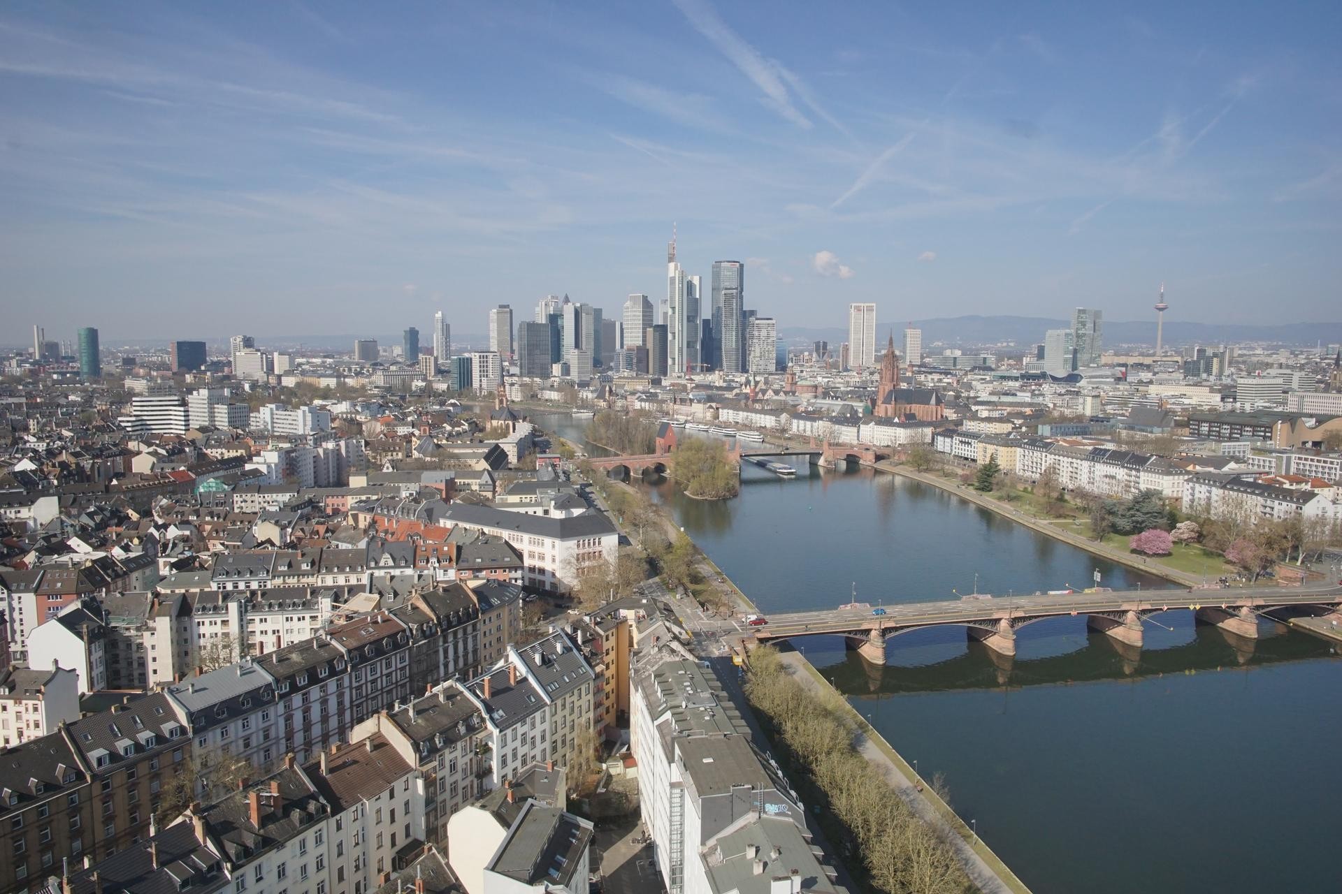 Archived image Webcam Panoramic View over to the Skyline of Frankfurt