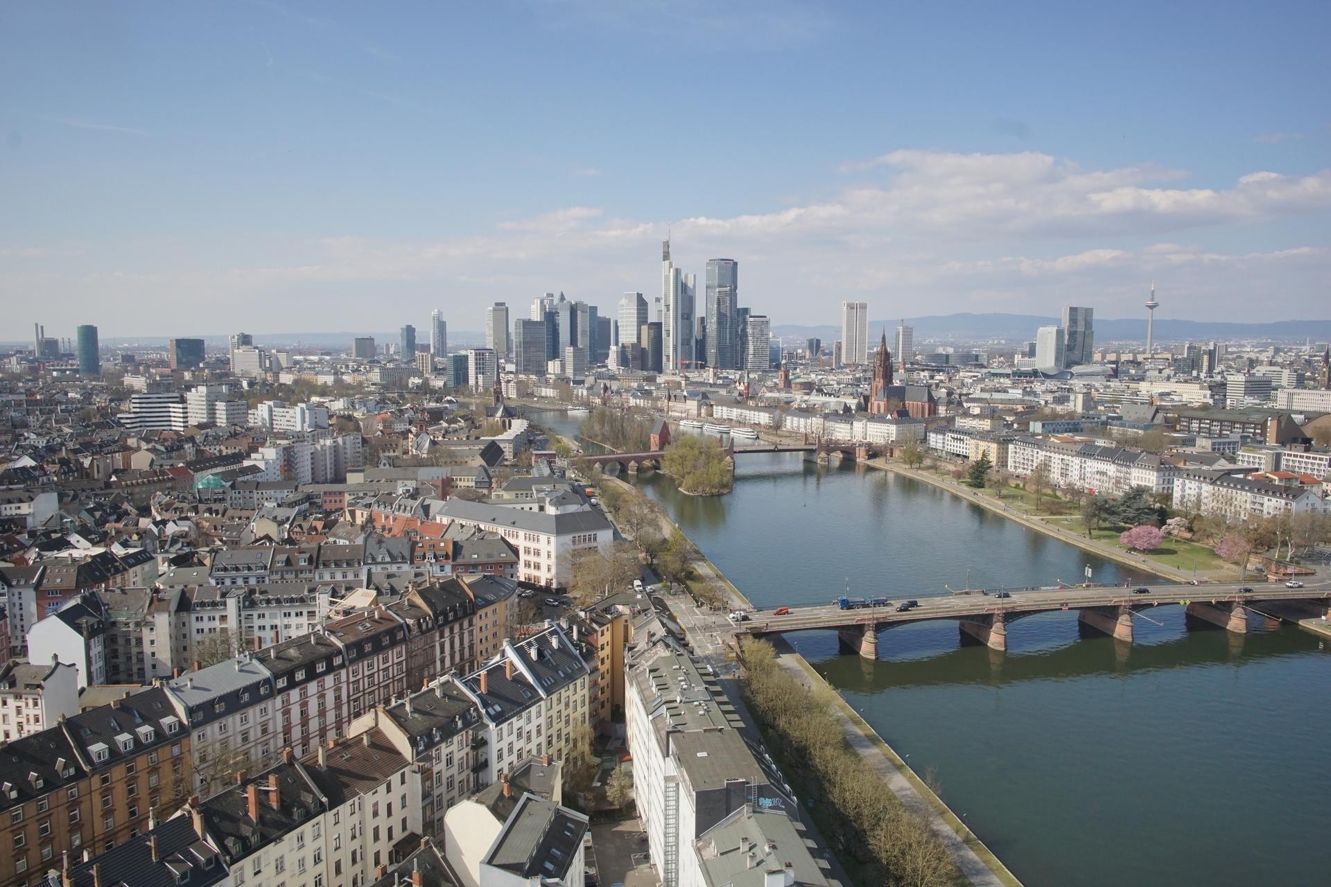 Archived image Webcam Panoramic View over to the Skyline of Frankfurt
