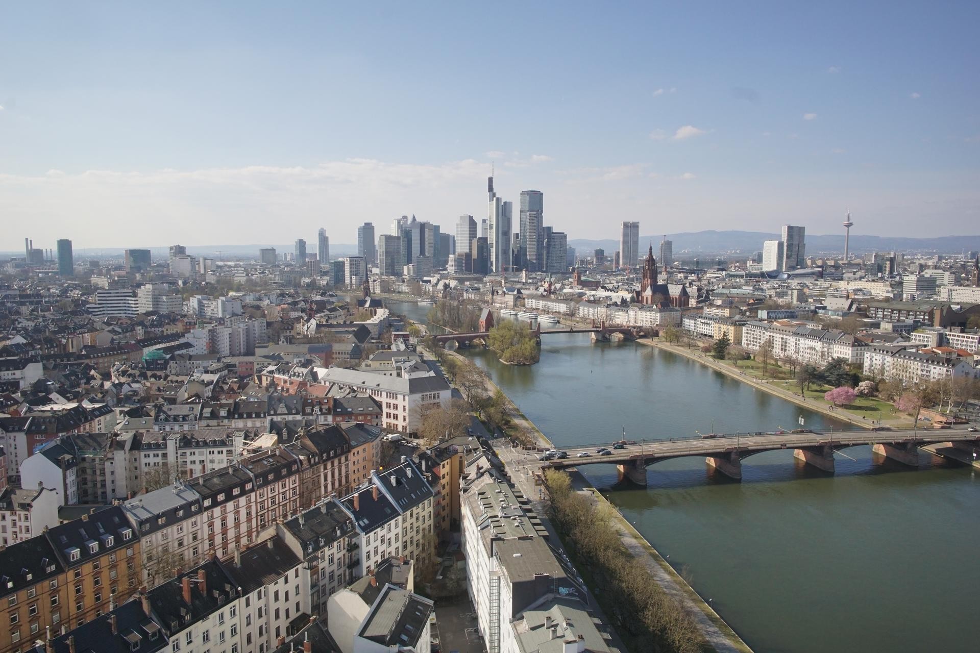 Archived image Webcam Panoramic View over to the Skyline of Frankfurt