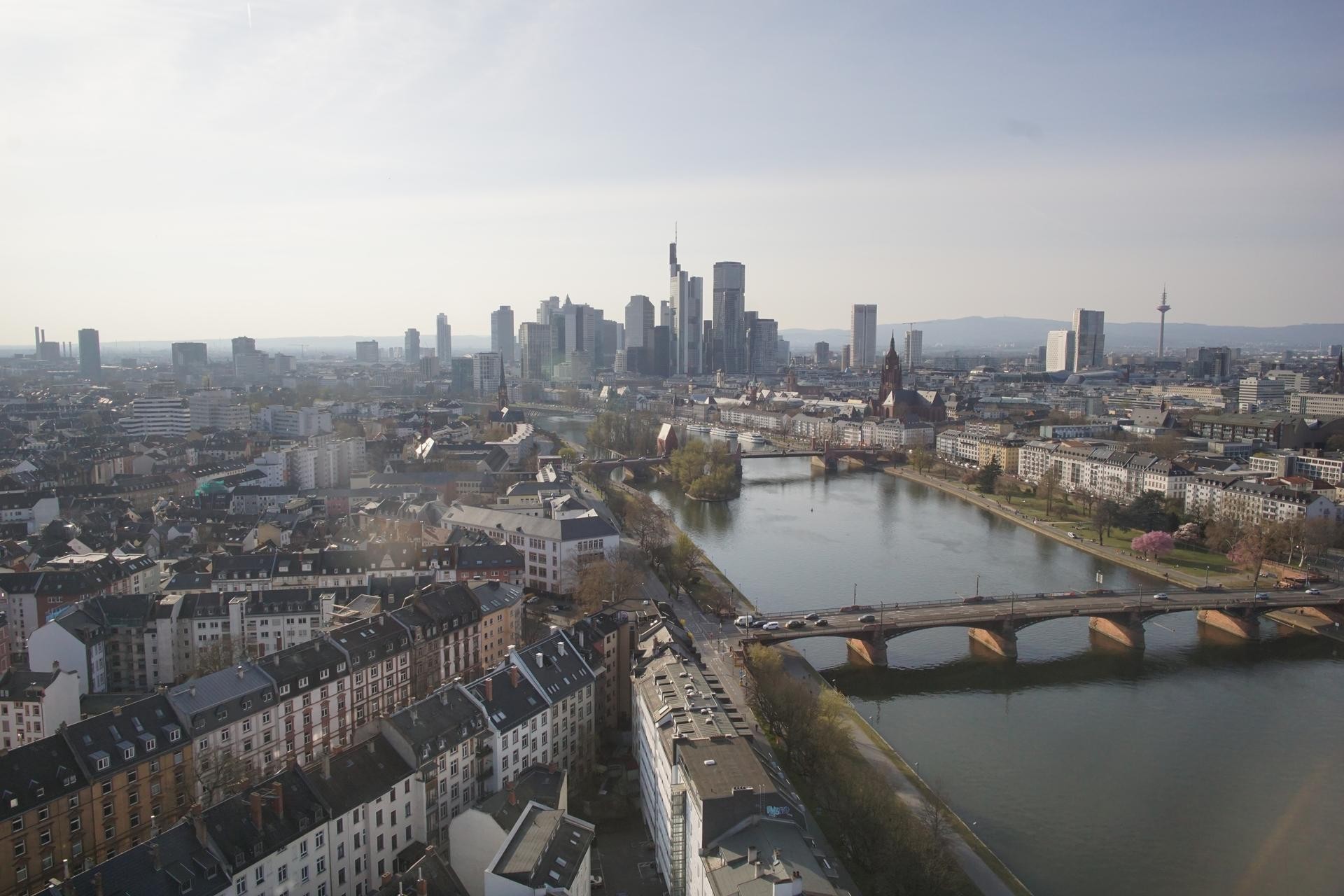 Archived image Webcam Panoramic View over to the Skyline of Frankfurt