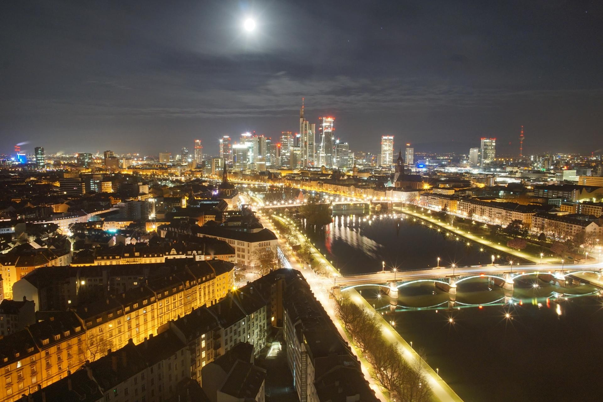 Archived image Webcam Panoramic View over to the Skyline of Frankfurt
