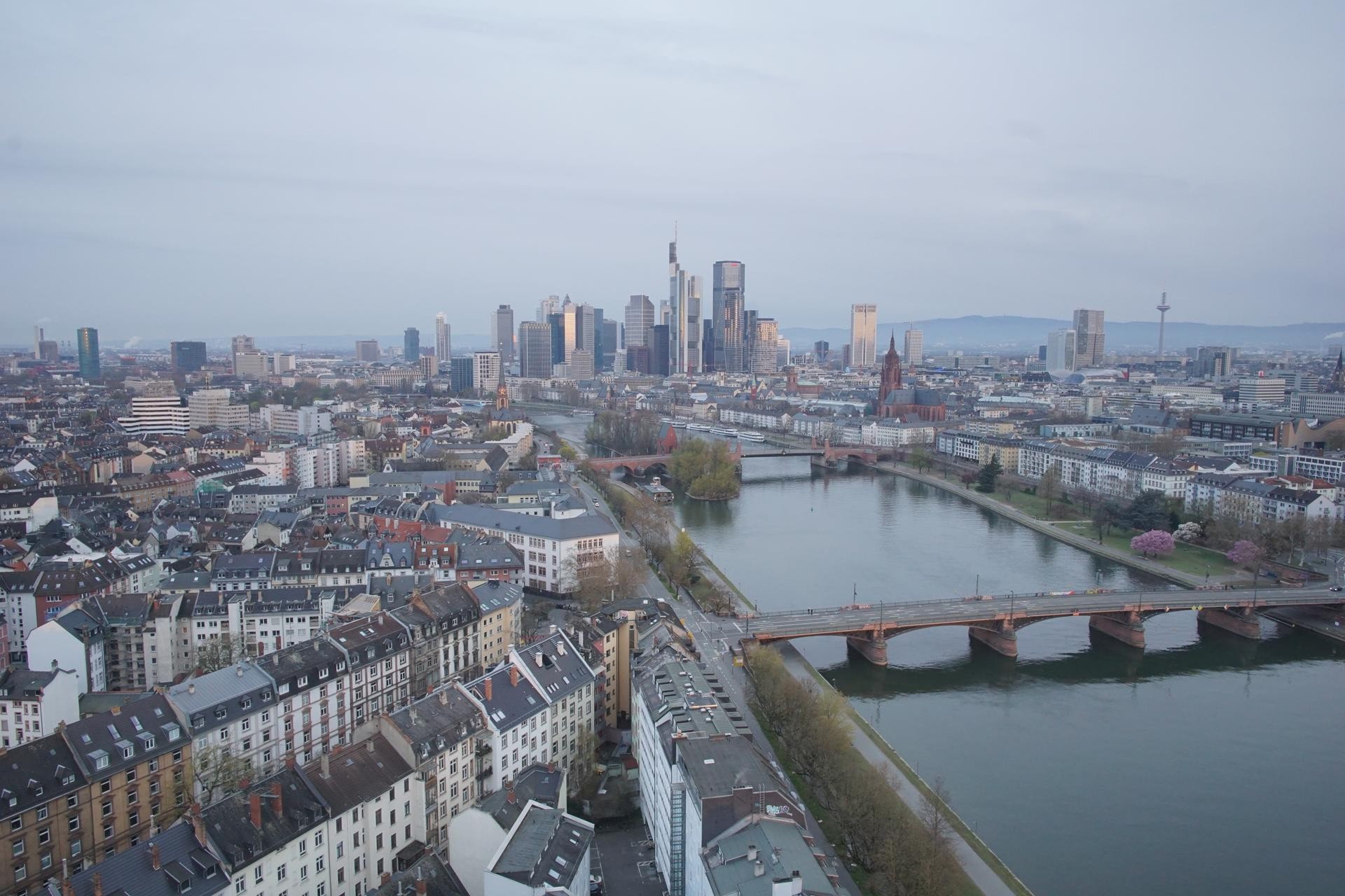 Archived image Webcam Panoramic View over to the Skyline of Frankfurt