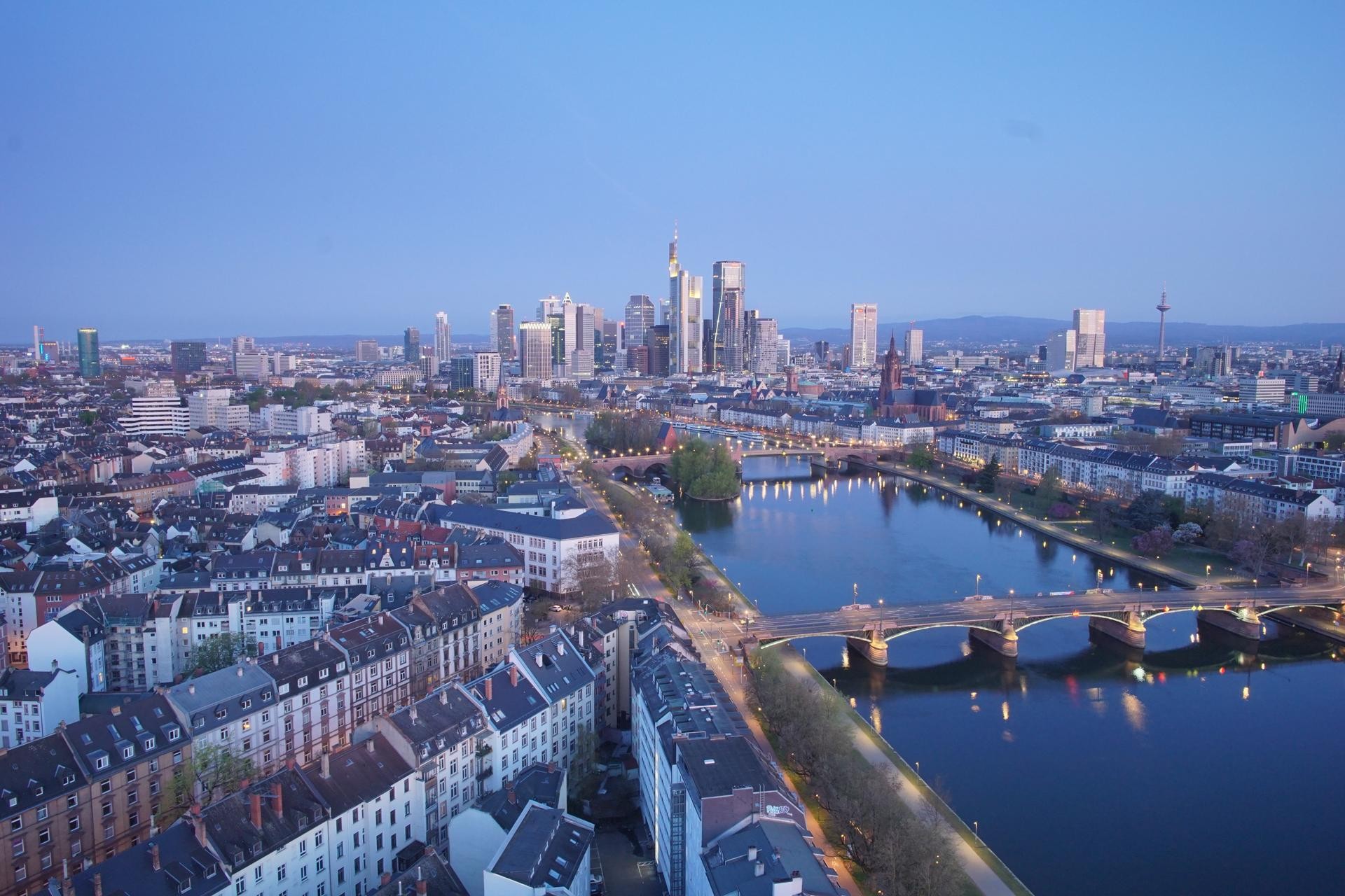 Archived image Webcam Panoramic View over to the Skyline of Frankfurt