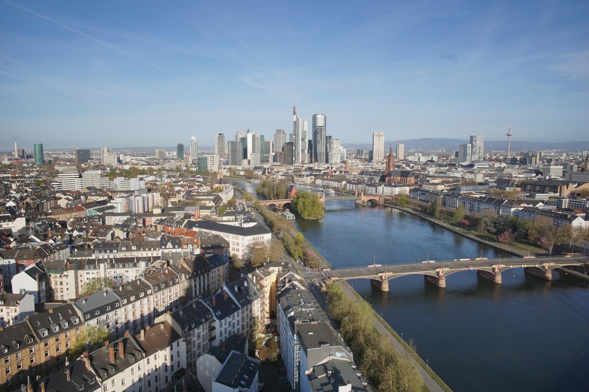 Archived image Webcam Panoramic View over to the Skyline of Frankfurt