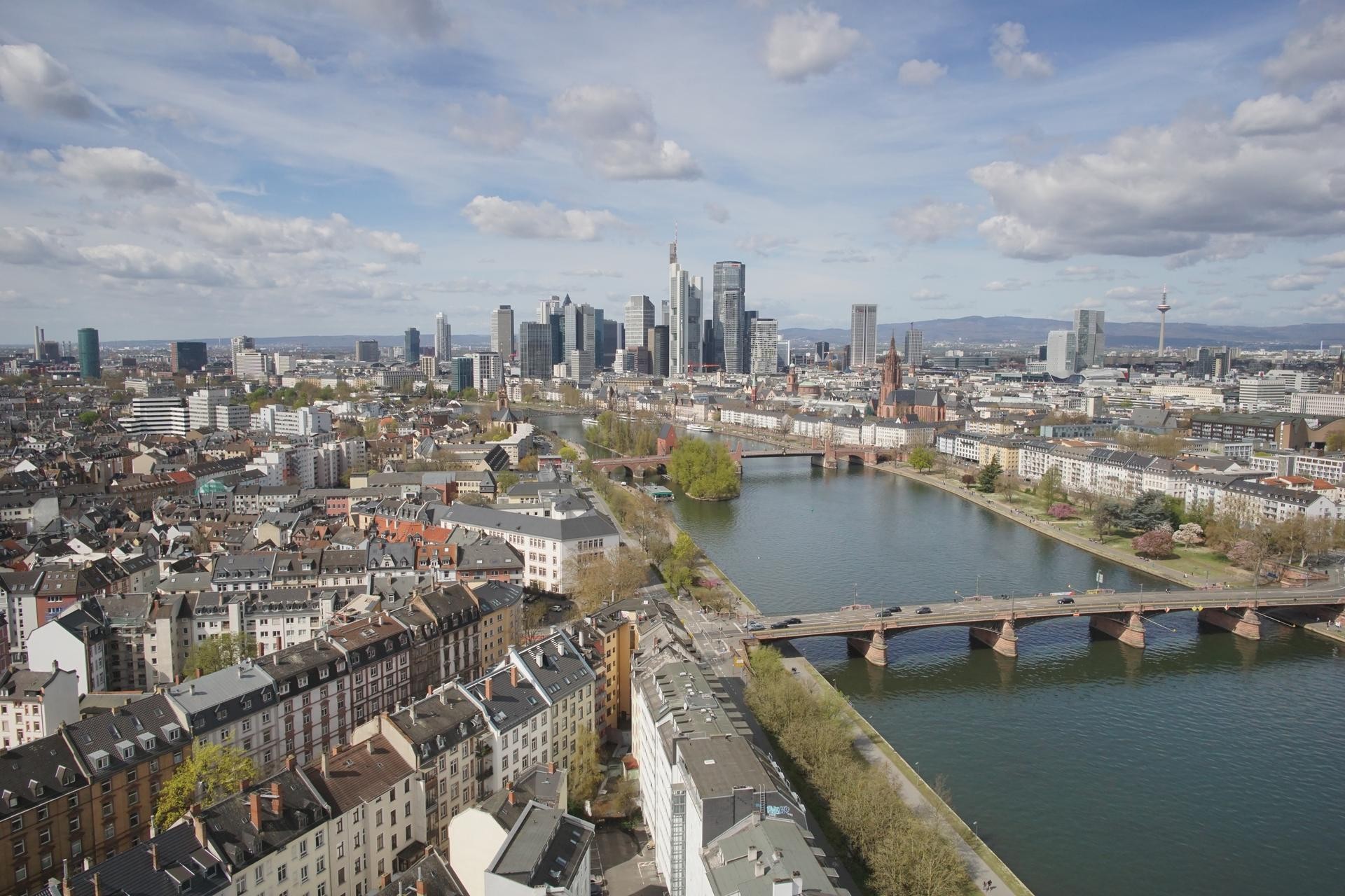 Archived image Webcam Panoramic View over to the Skyline of Frankfurt
