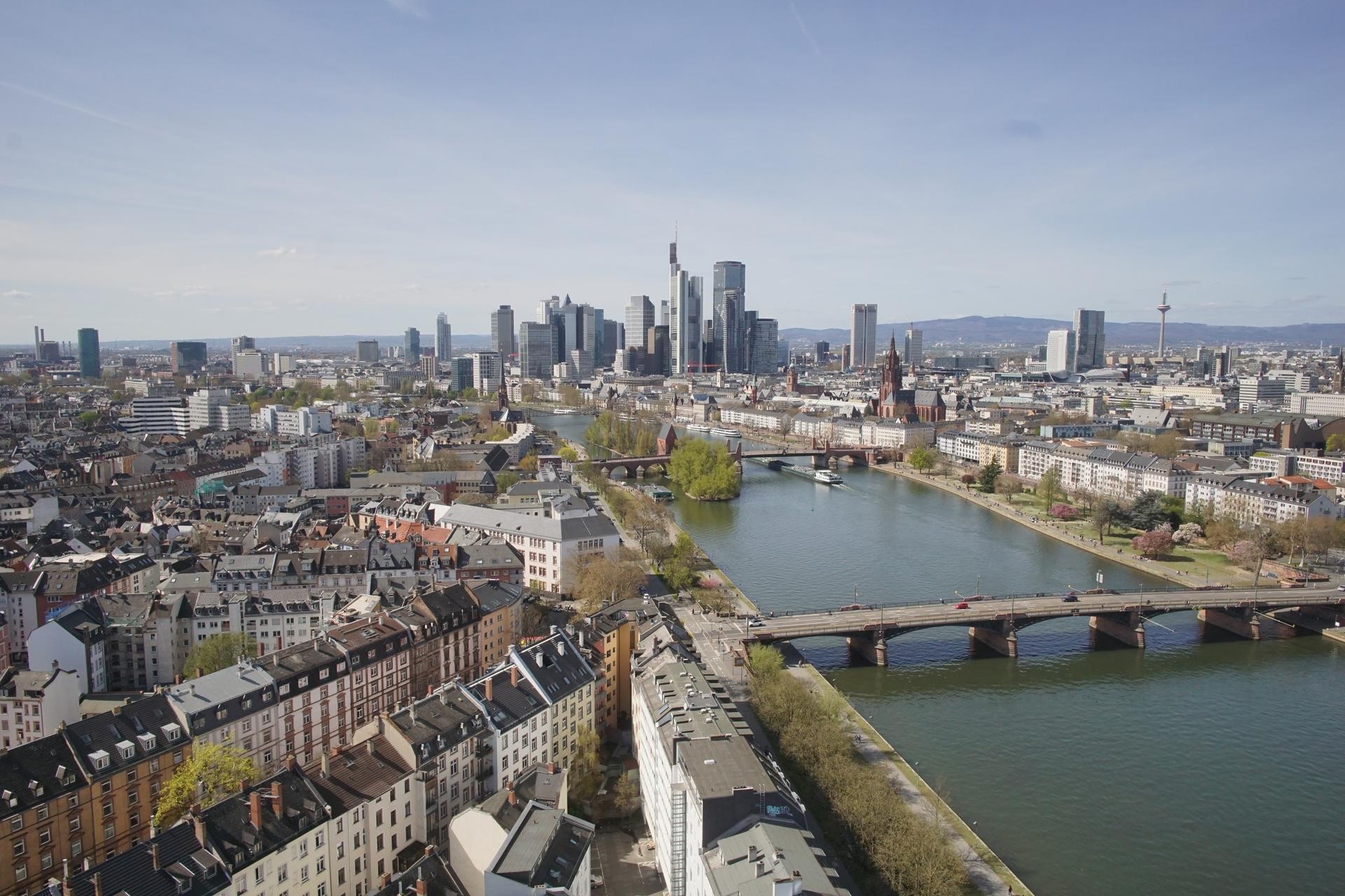 Archived image Webcam Panoramic View over to the Skyline of Frankfurt
