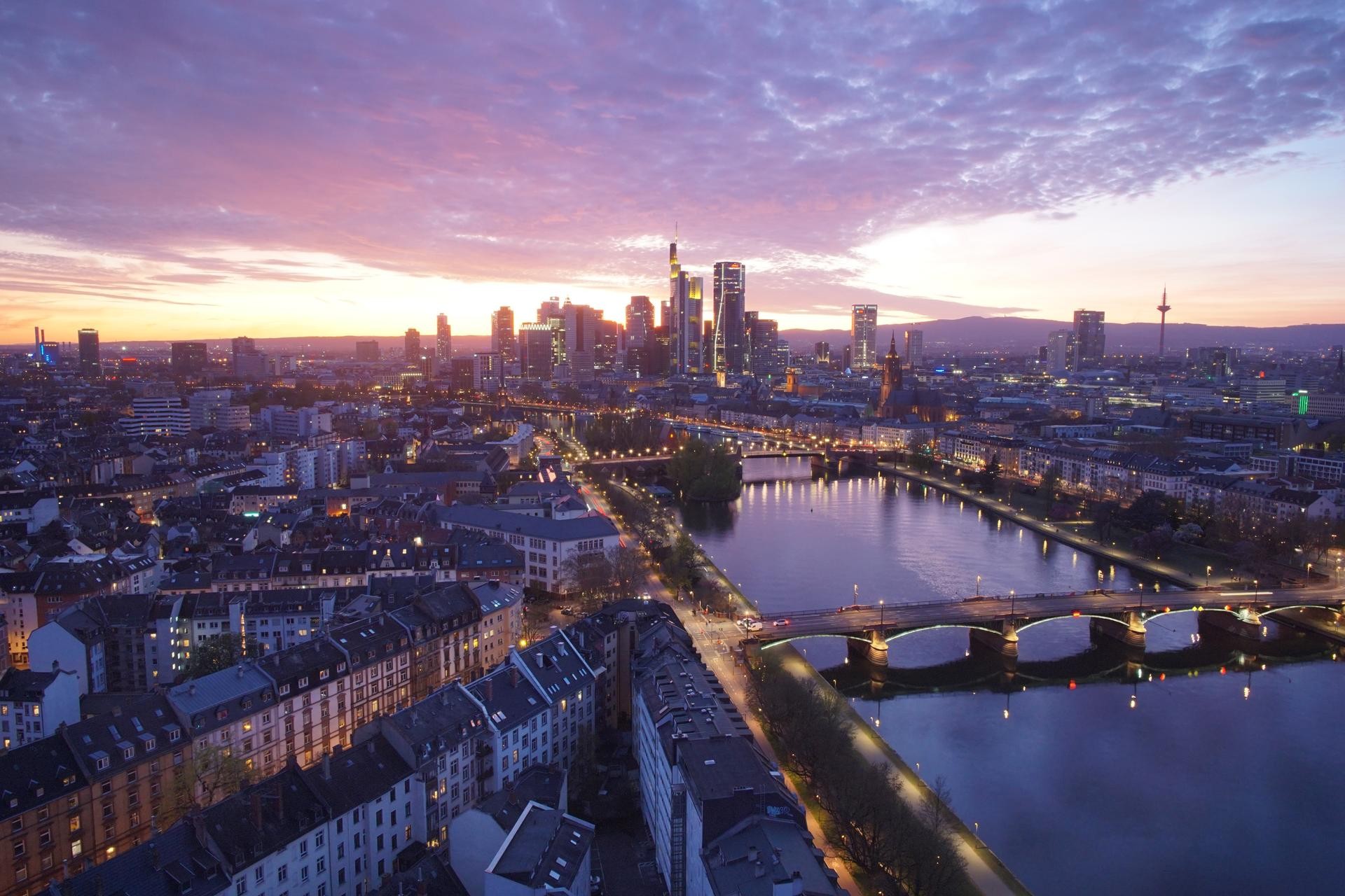 Archived image Webcam Panoramic View over to the Skyline of Frankfurt