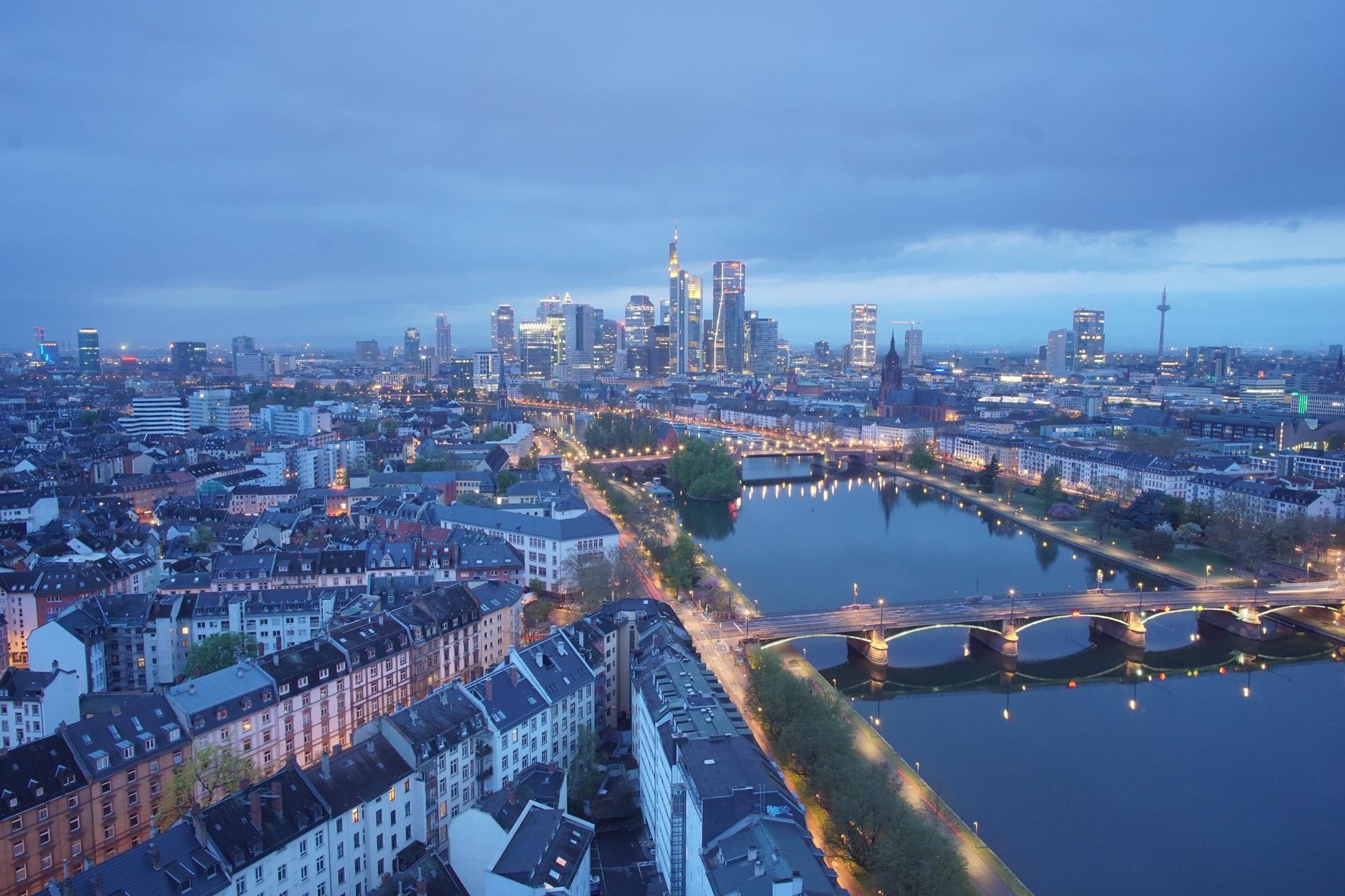 Archived image Webcam Panoramic View over to the Skyline of Frankfurt