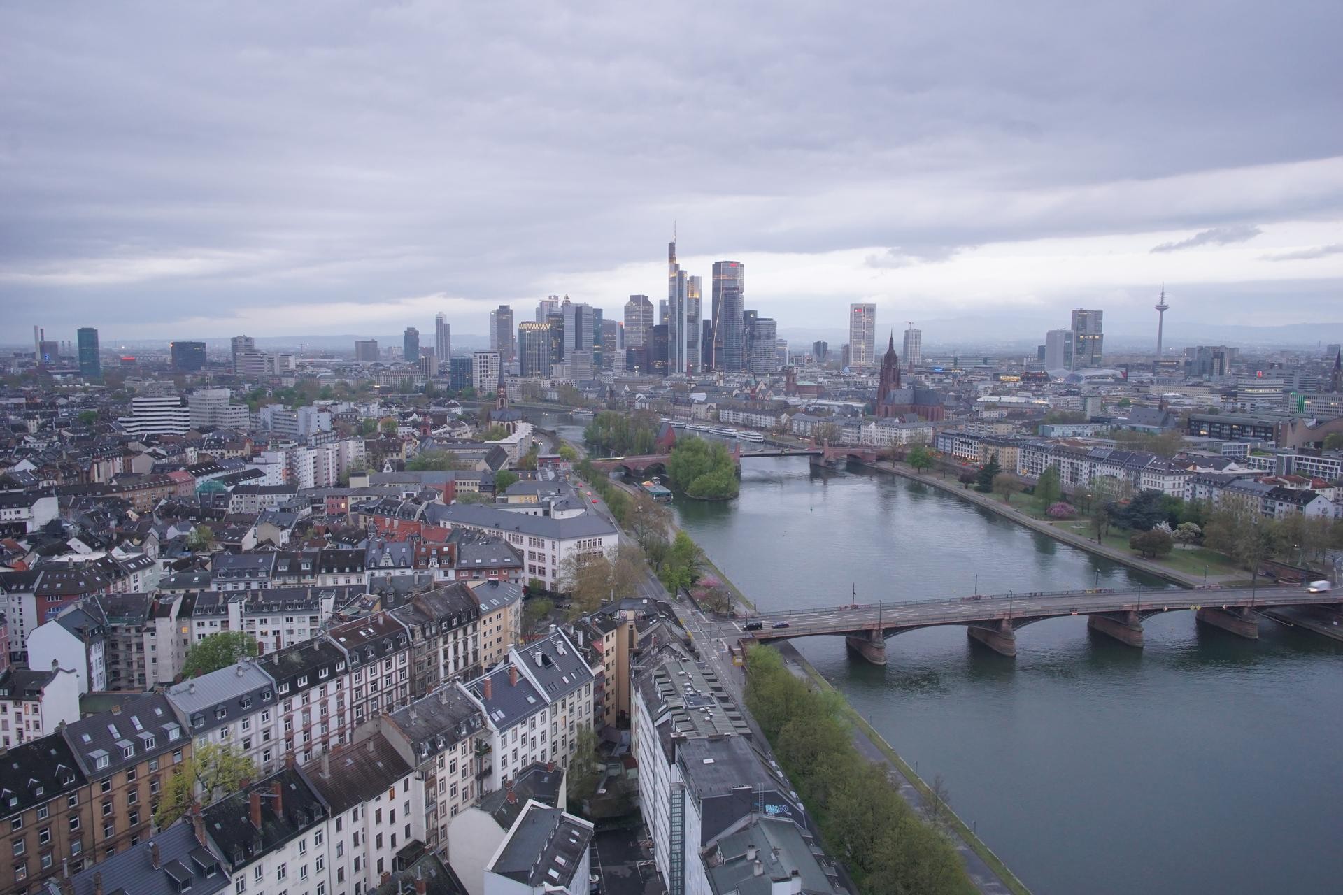 Archived image Webcam Panoramic View over to the Skyline of Frankfurt