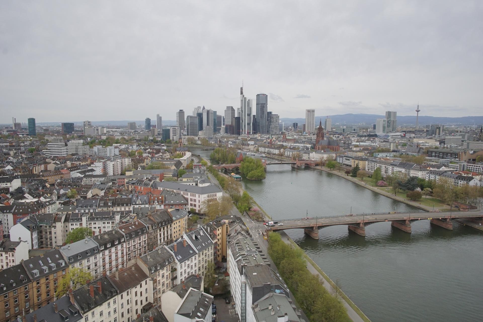 Archived image Webcam Panoramic View over to the Skyline of Frankfurt