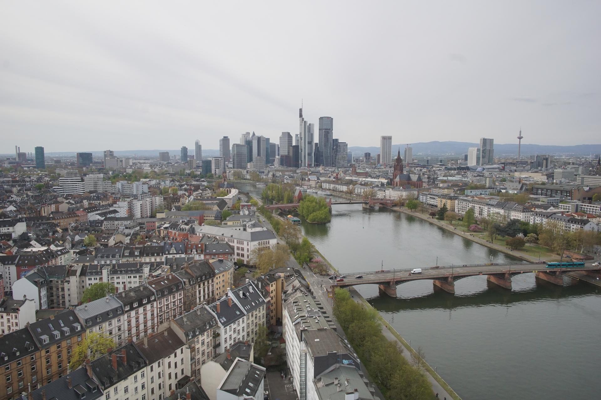Archived image Webcam Panoramic View over to the Skyline of Frankfurt