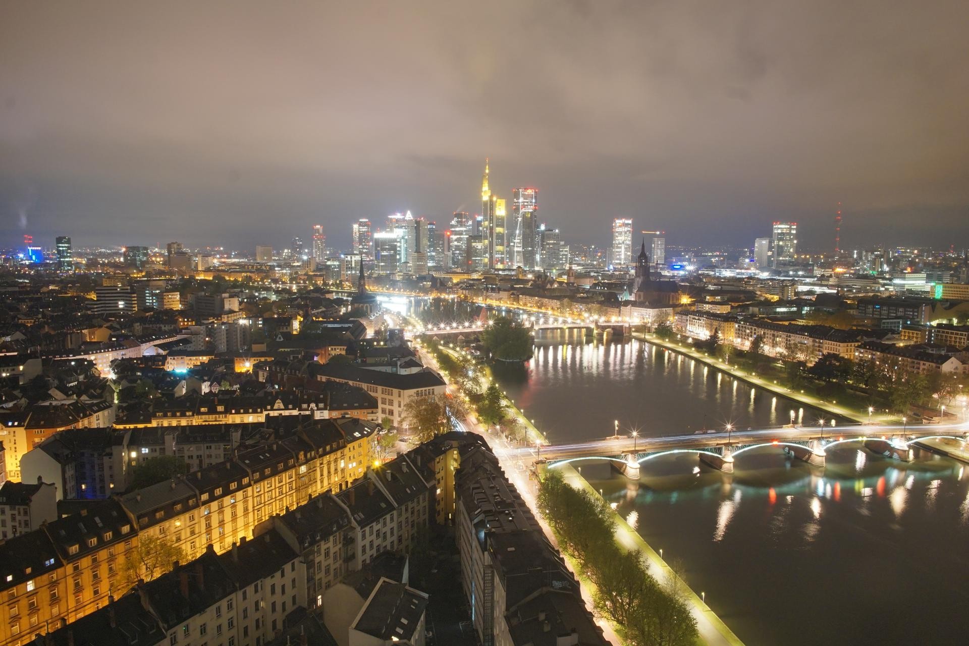 Archived image Webcam Panoramic View over to the Skyline of Frankfurt