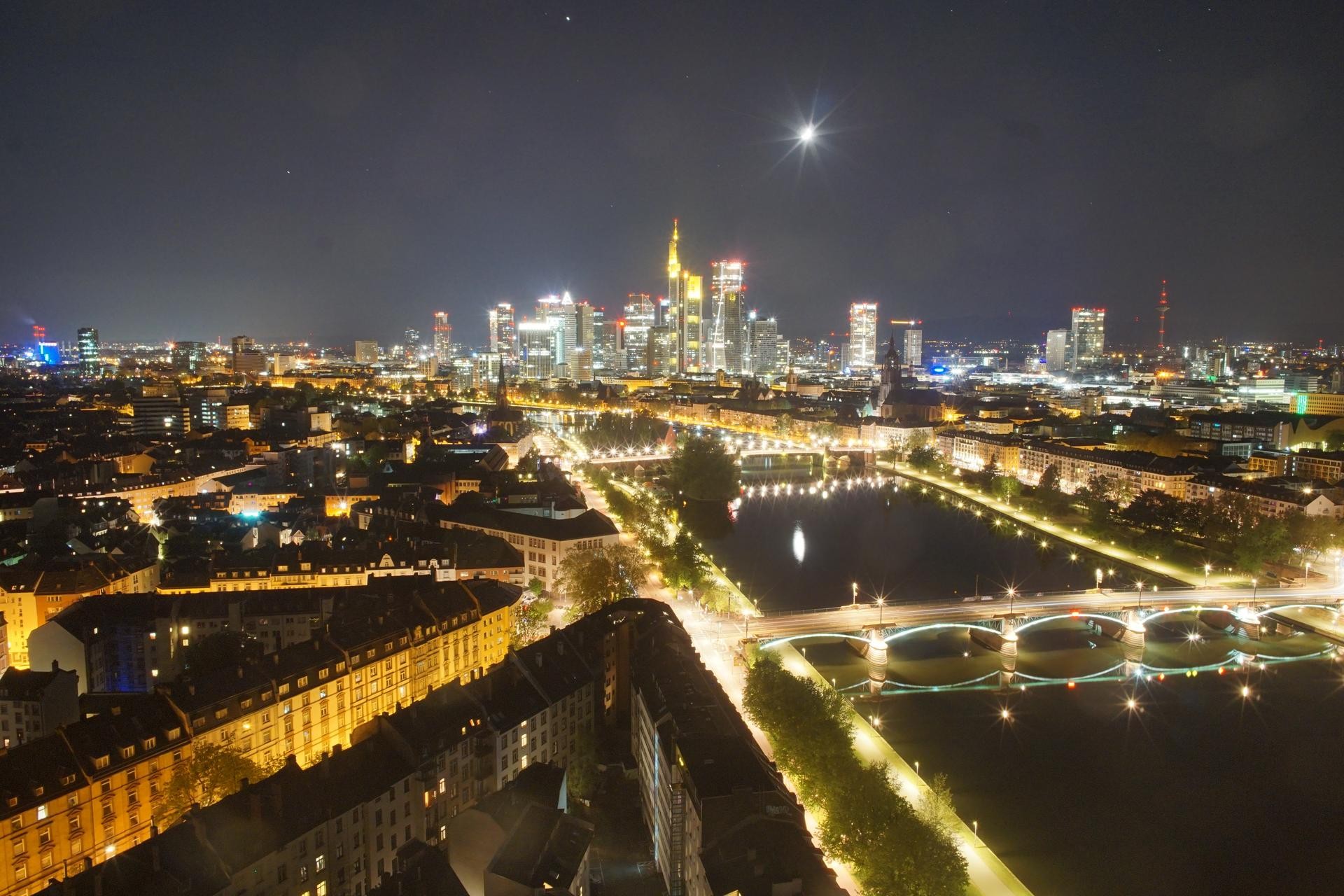 Archived image Webcam Panoramic View over to the Skyline of Frankfurt