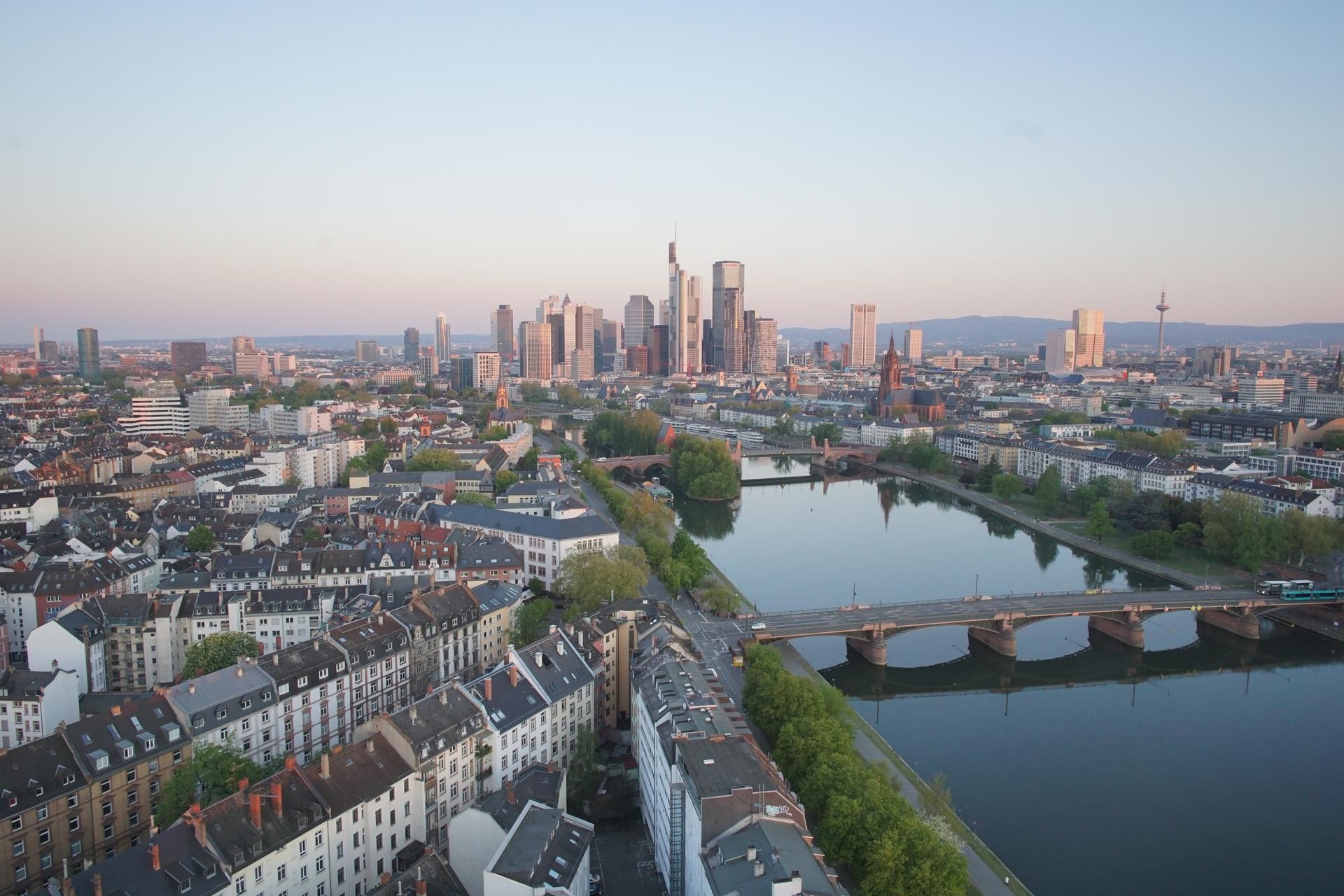 Archived image Webcam Panoramic View over to the Skyline of Frankfurt
