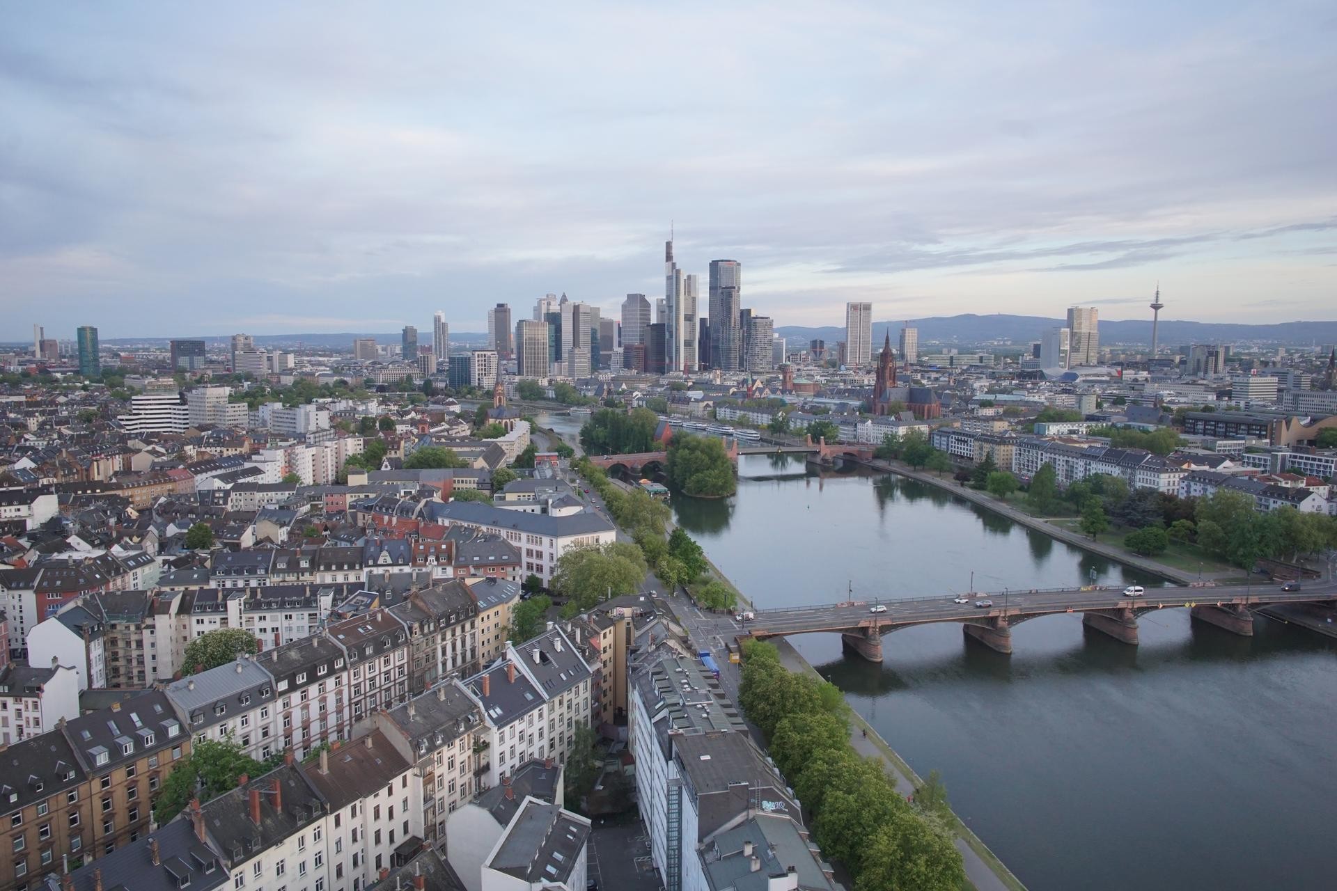 Archived image Webcam Panoramic View over to the Skyline of Frankfurt