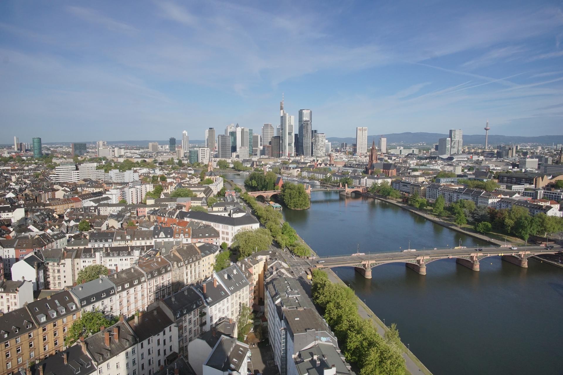 Archived image Webcam Panoramic View over to the Skyline of Frankfurt