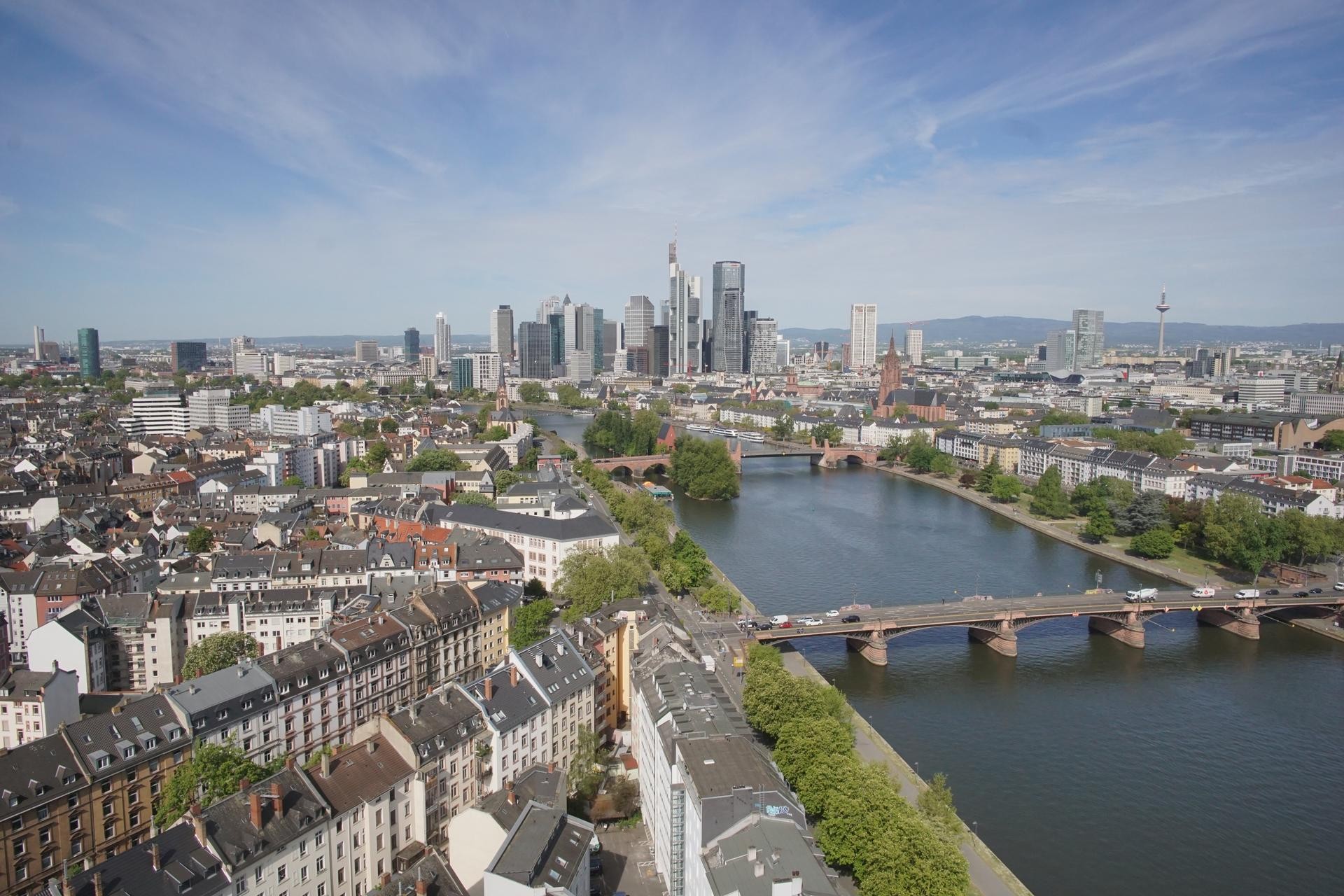 Archived image Webcam Panoramic View over to the Skyline of Frankfurt