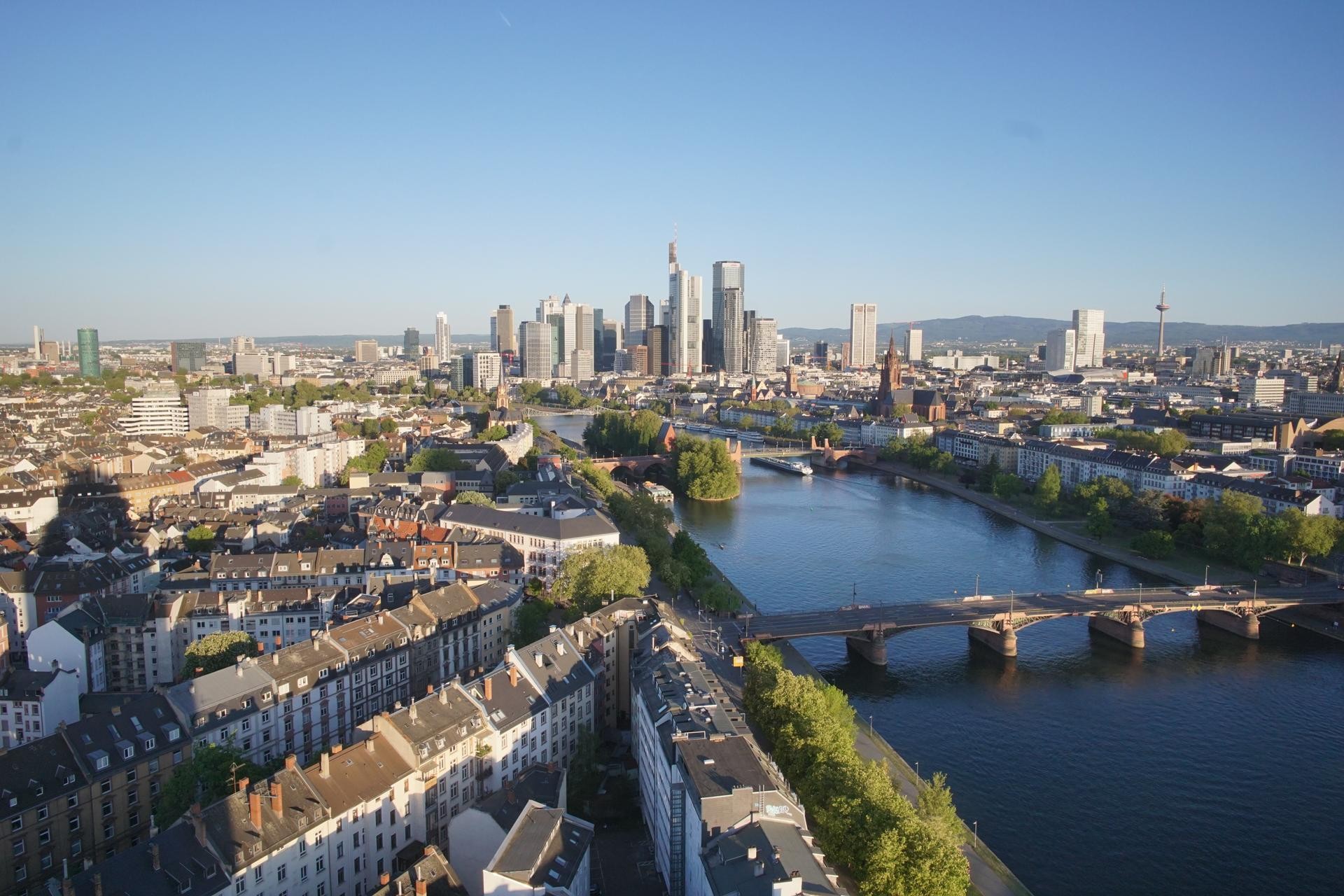 Archived image Webcam Panoramic View over to the Skyline of Frankfurt