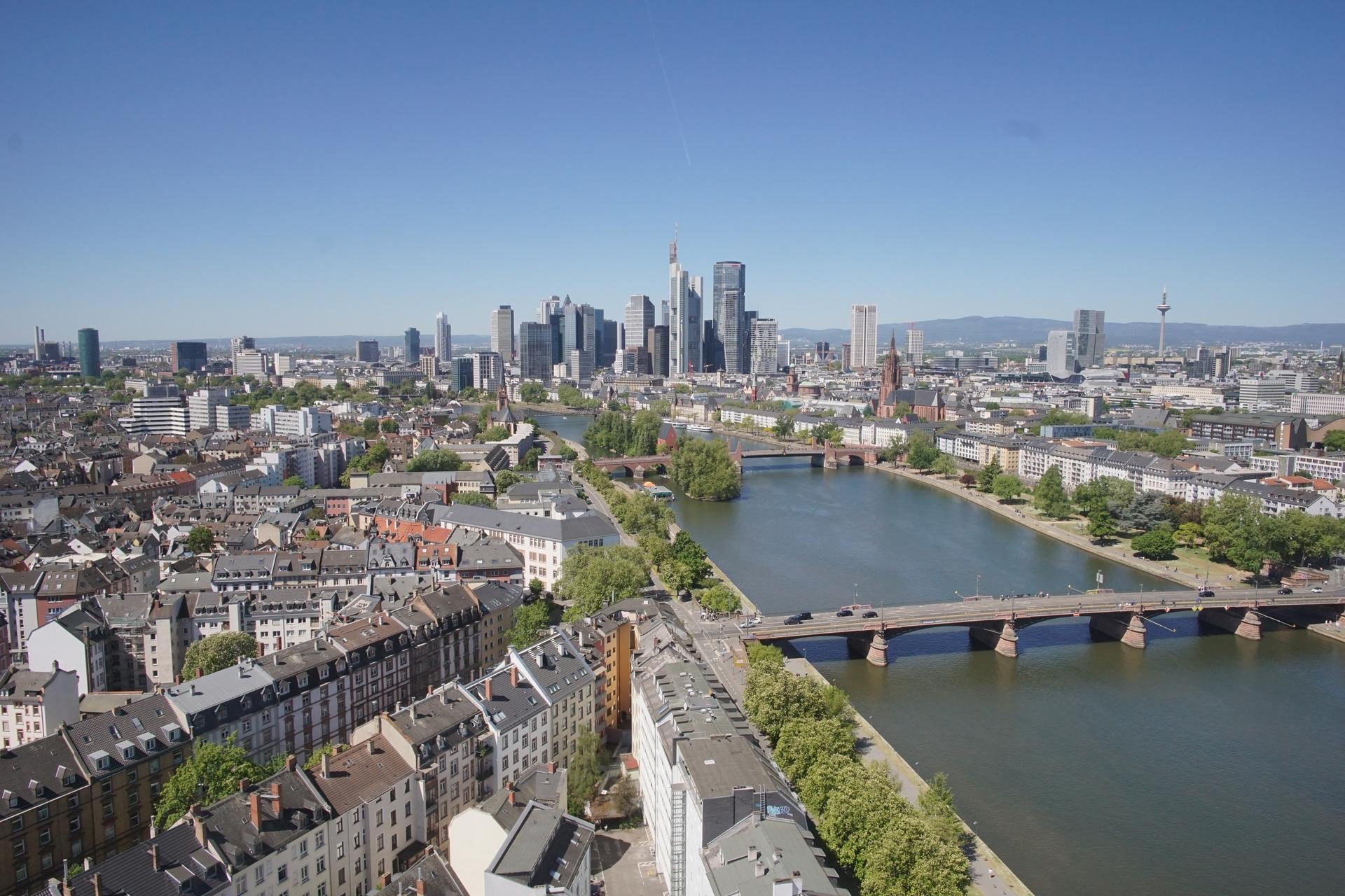 Archived image Webcam Panoramic View over to the Skyline of Frankfurt
