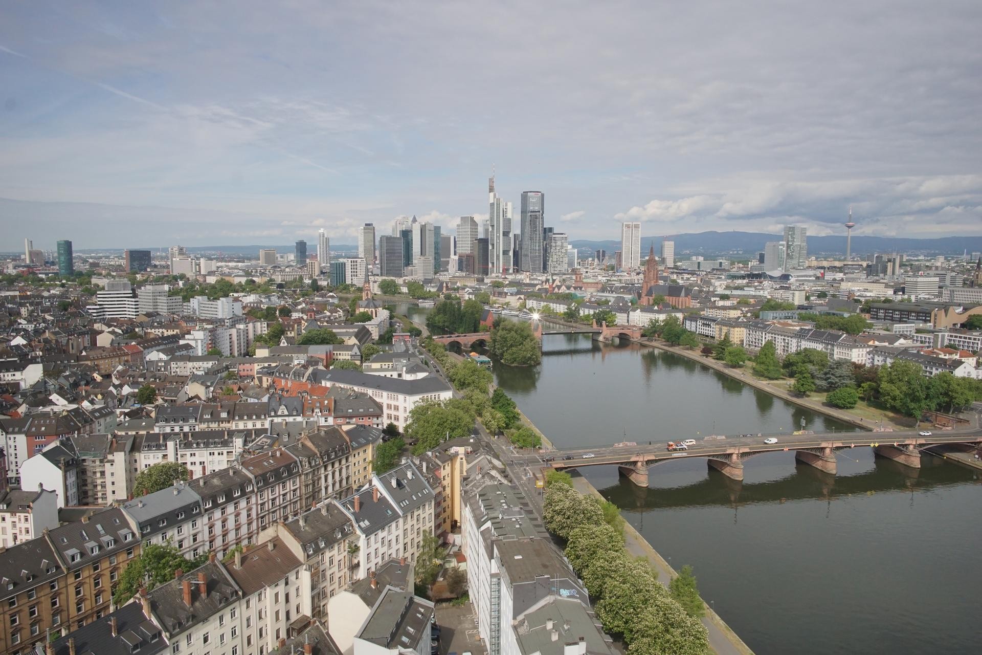 Archived image Webcam Panoramic View over to the Skyline of Frankfurt