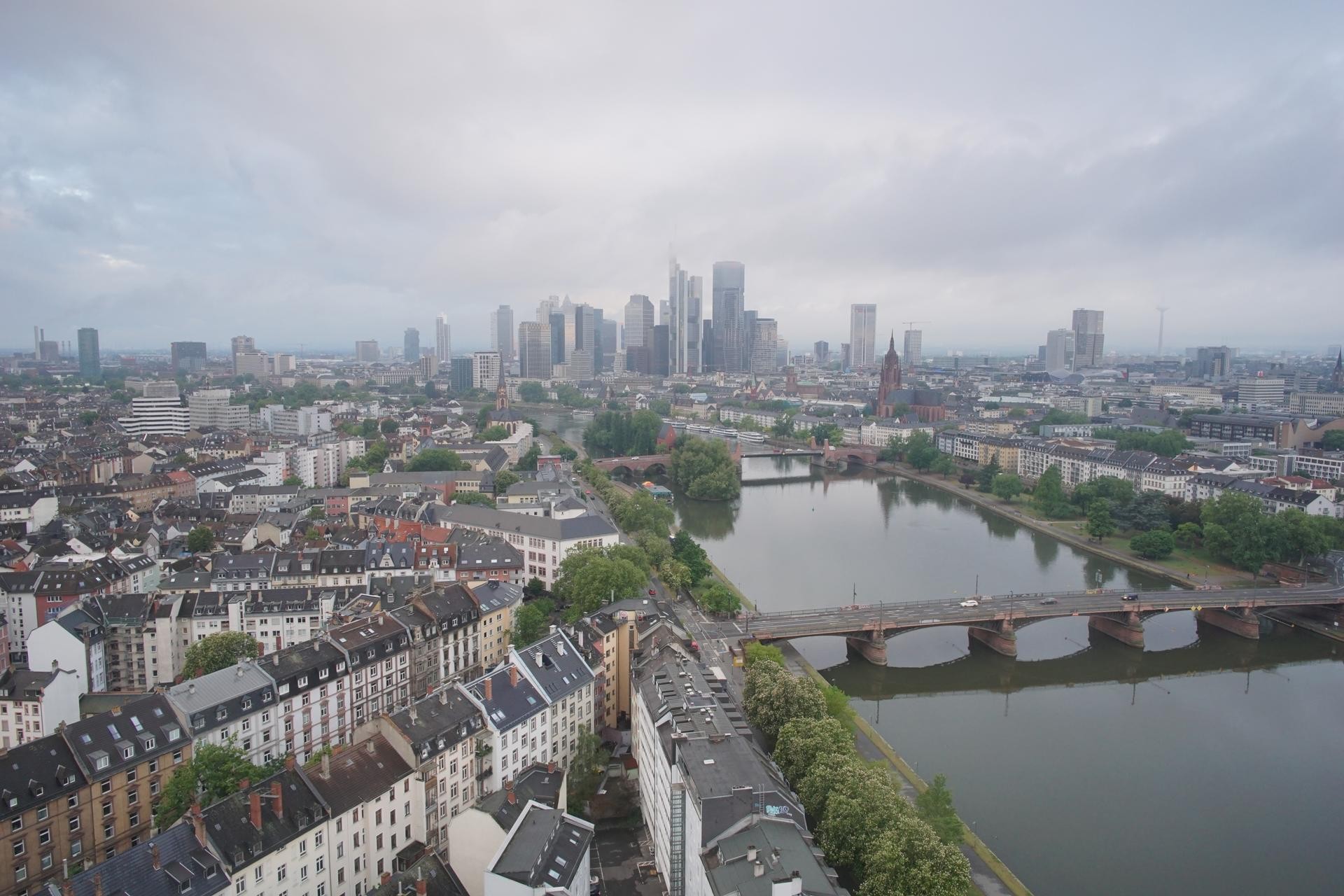 Archived image Webcam Panoramic View over to the Skyline of Frankfurt