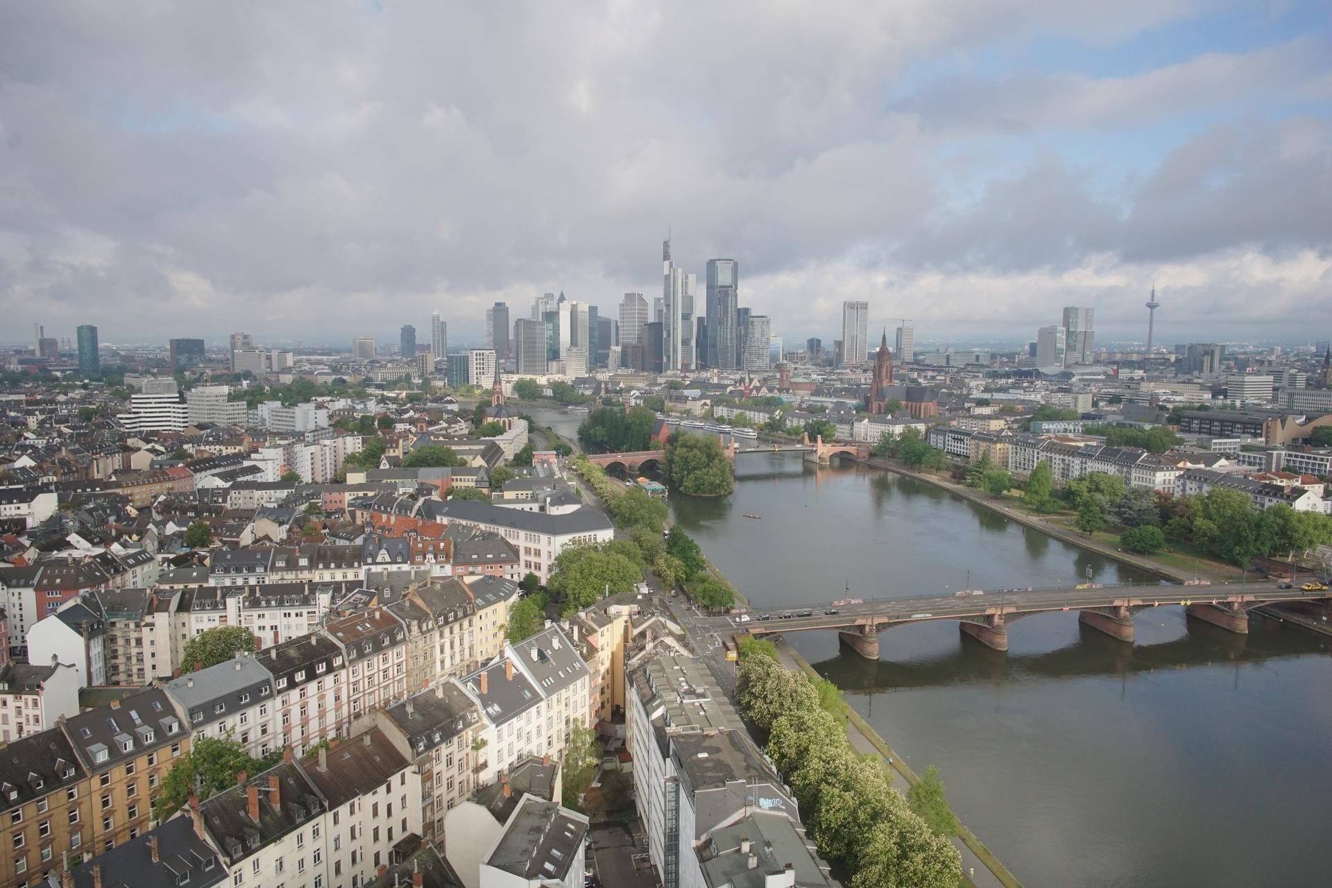 Archived image Webcam Panoramic View over to the Skyline of Frankfurt