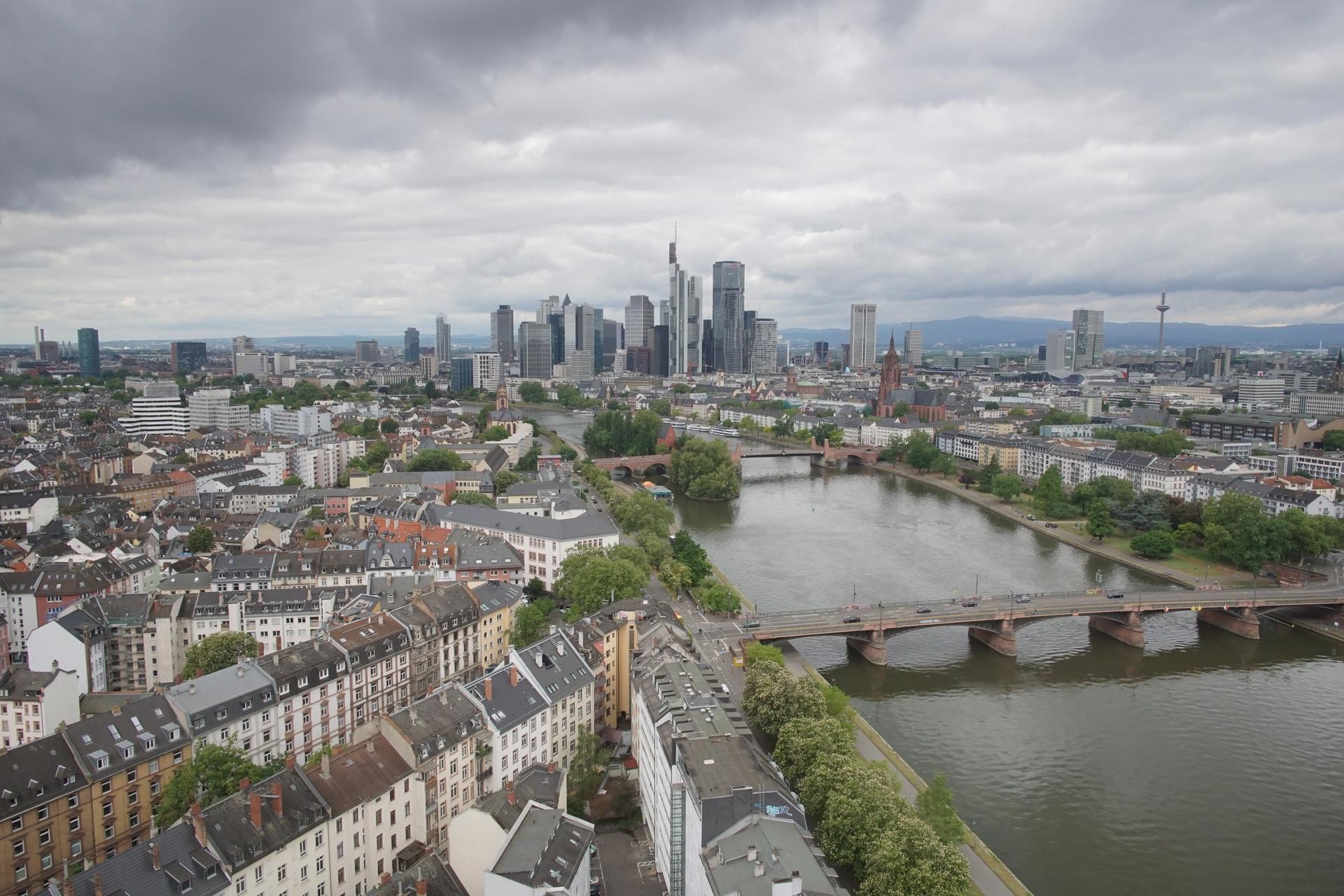Archived image Webcam Panoramic View over to the Skyline of Frankfurt