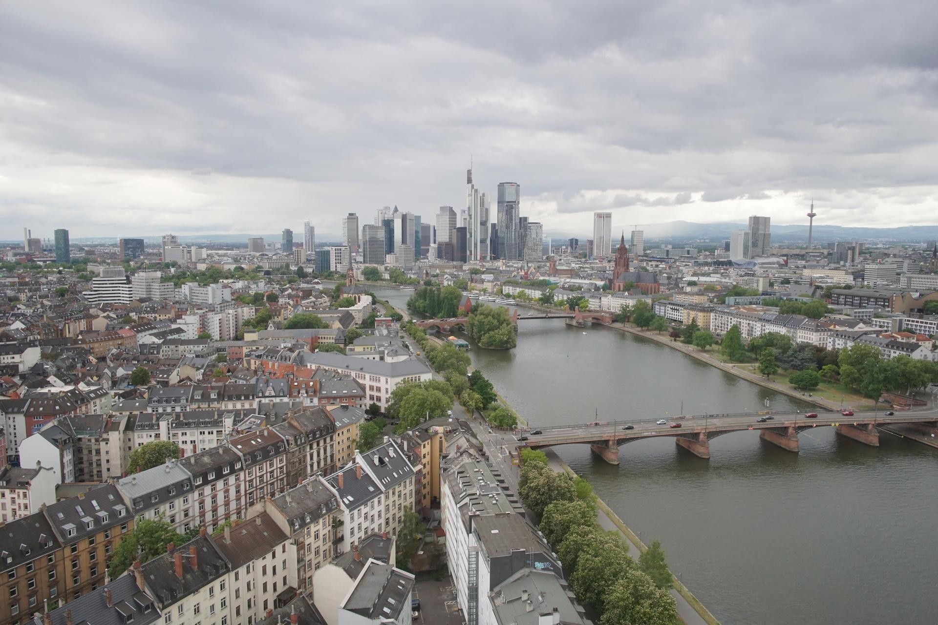 Archived image Webcam Panoramic View over to the Skyline of Frankfurt