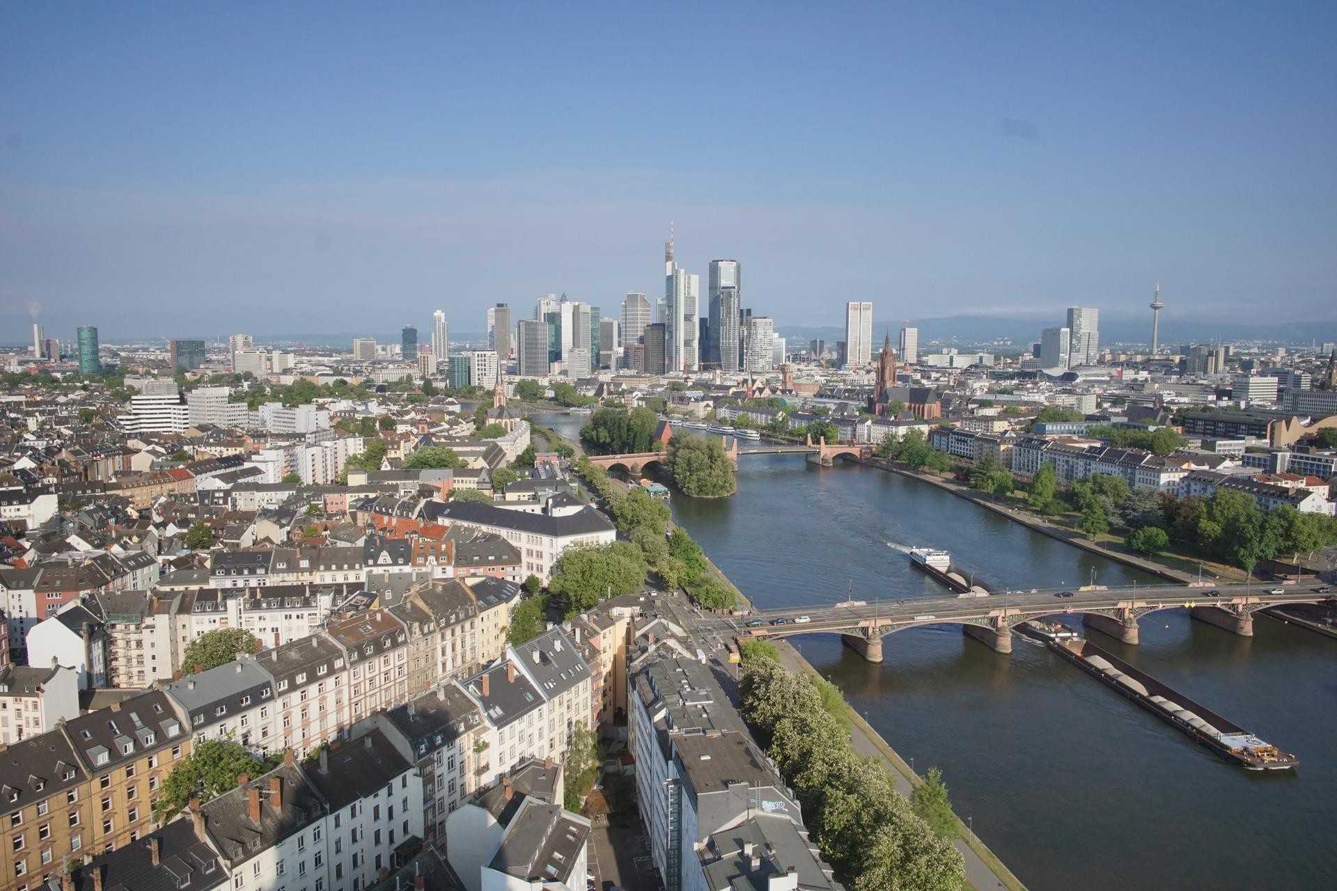 Archived image Webcam Panoramic View over to the Skyline of Frankfurt