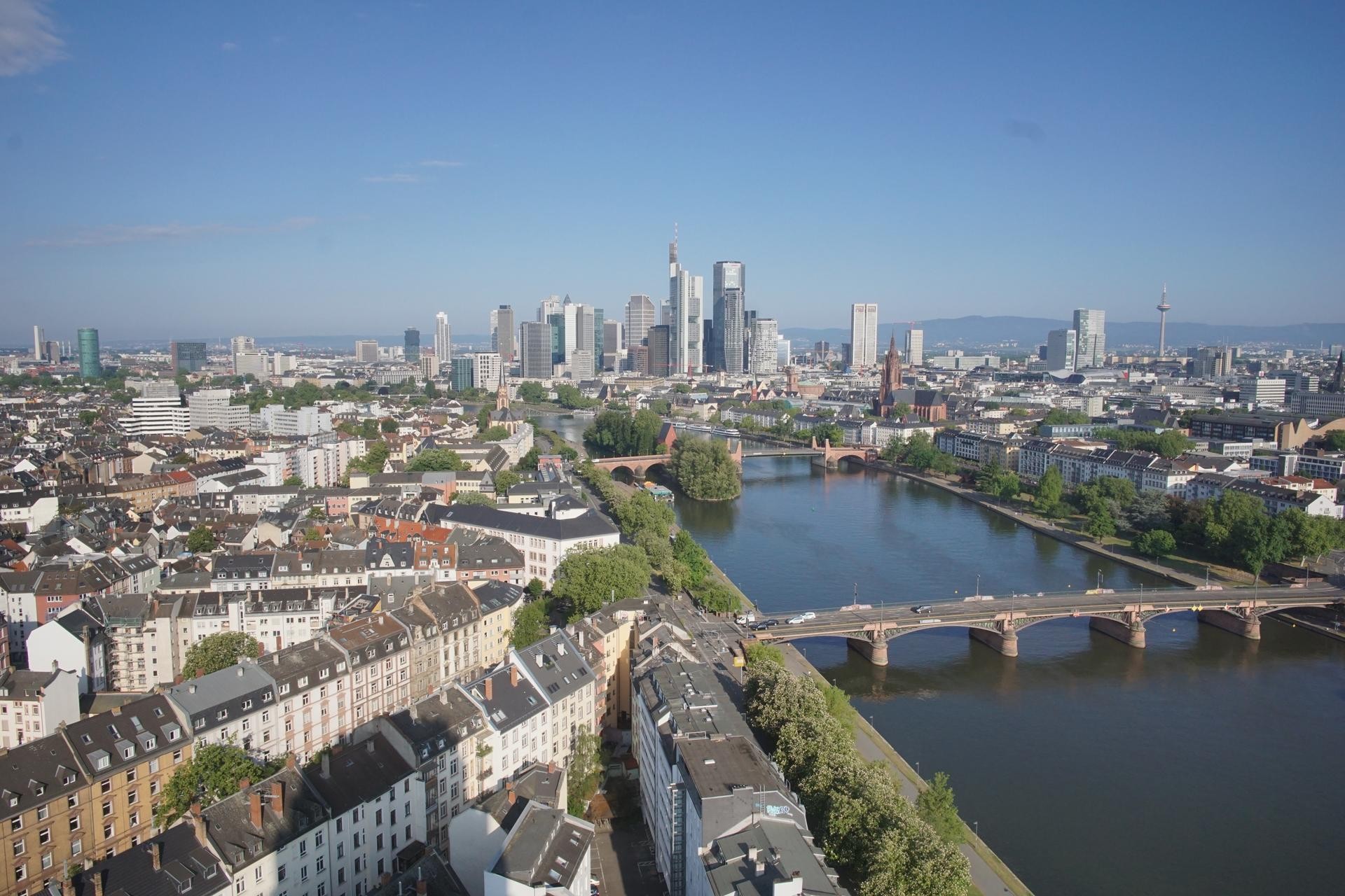 Archived image Webcam Panoramic View over to the Skyline of Frankfurt