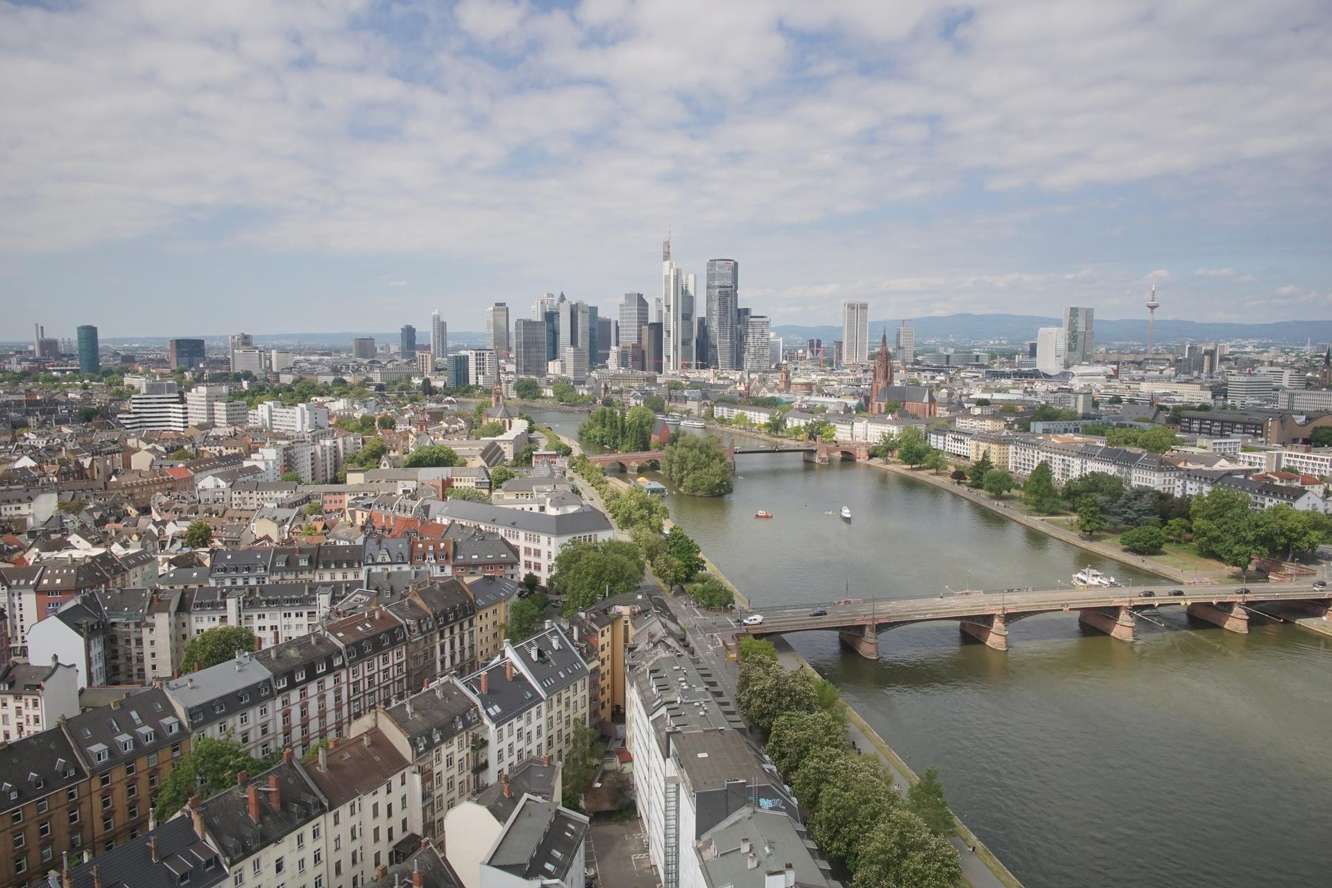 Archived image Webcam Panoramic View over to the Skyline of Frankfurt
