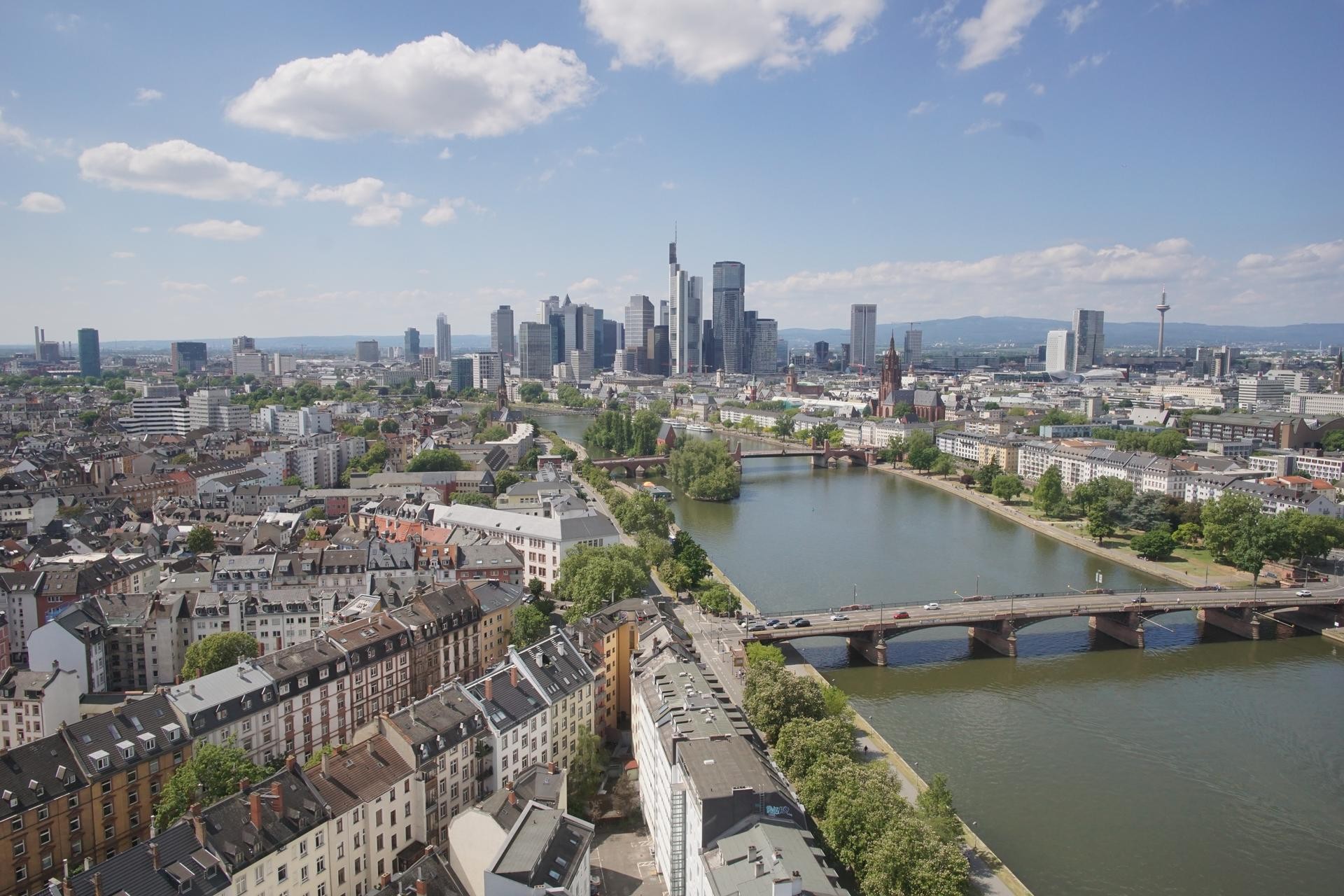 Archived image Webcam Panoramic View over to the Skyline of Frankfurt