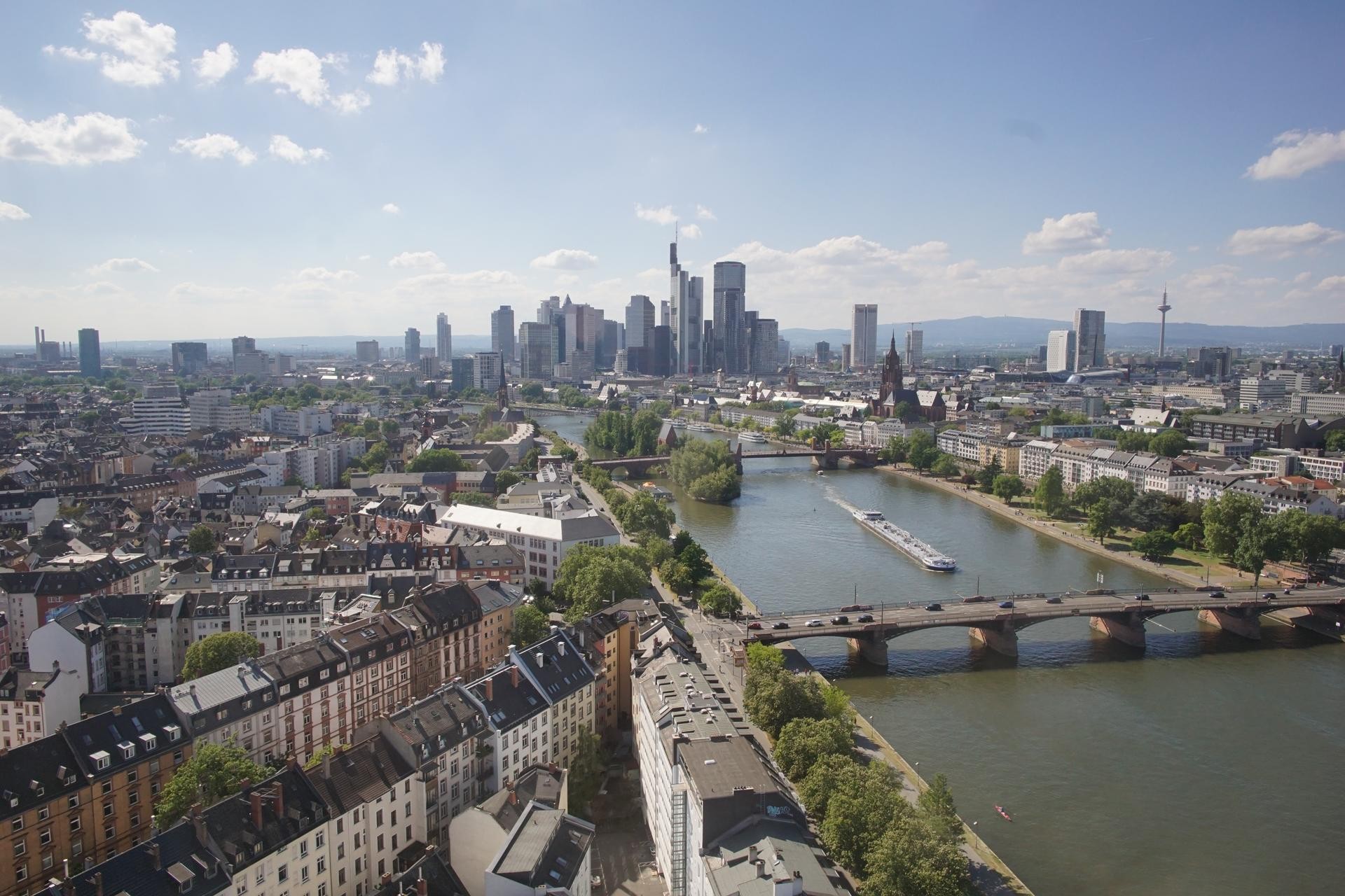 Archived image Webcam Panoramic View over to the Skyline of Frankfurt