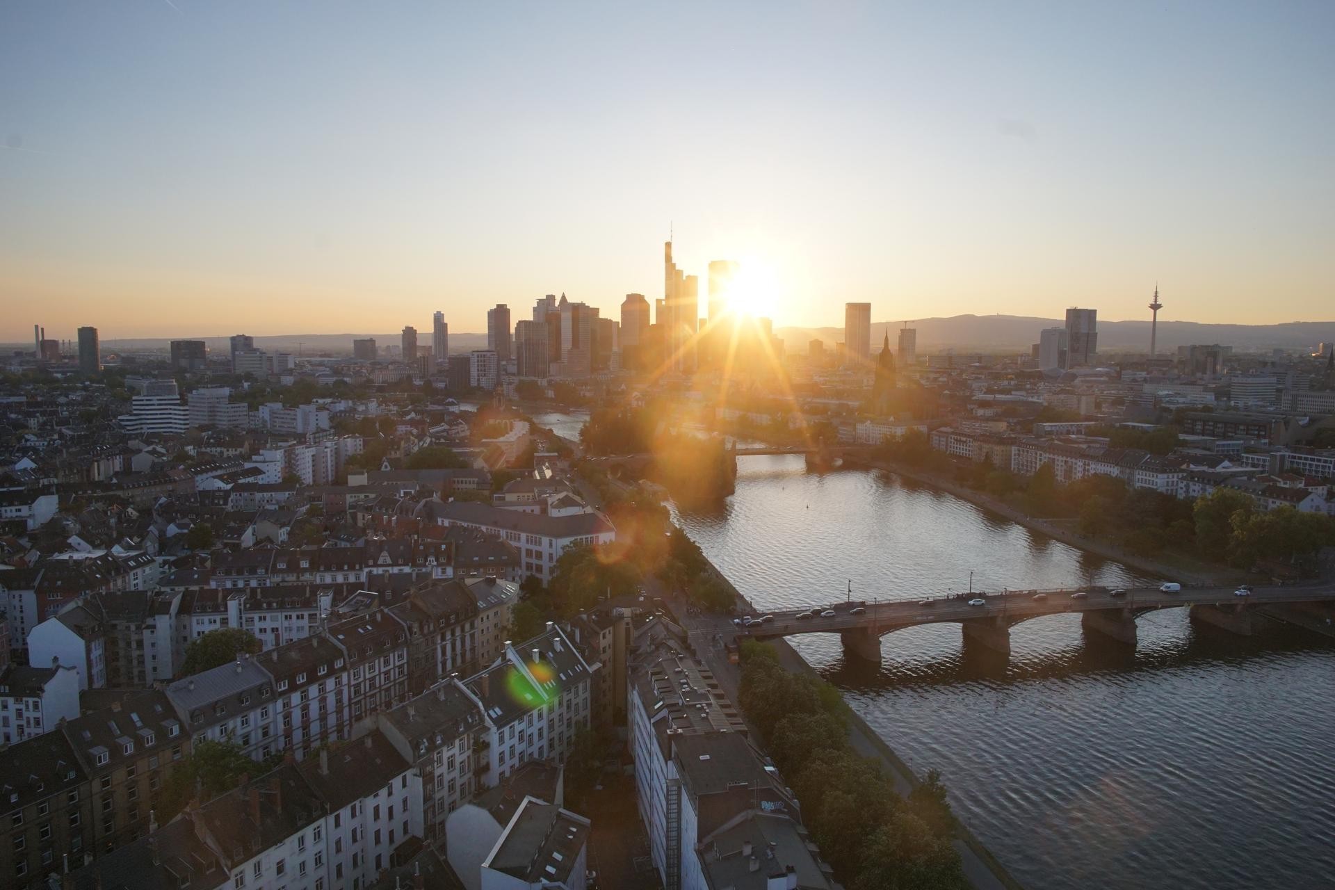 Archived image Webcam Panoramic View over to the Skyline of Frankfurt