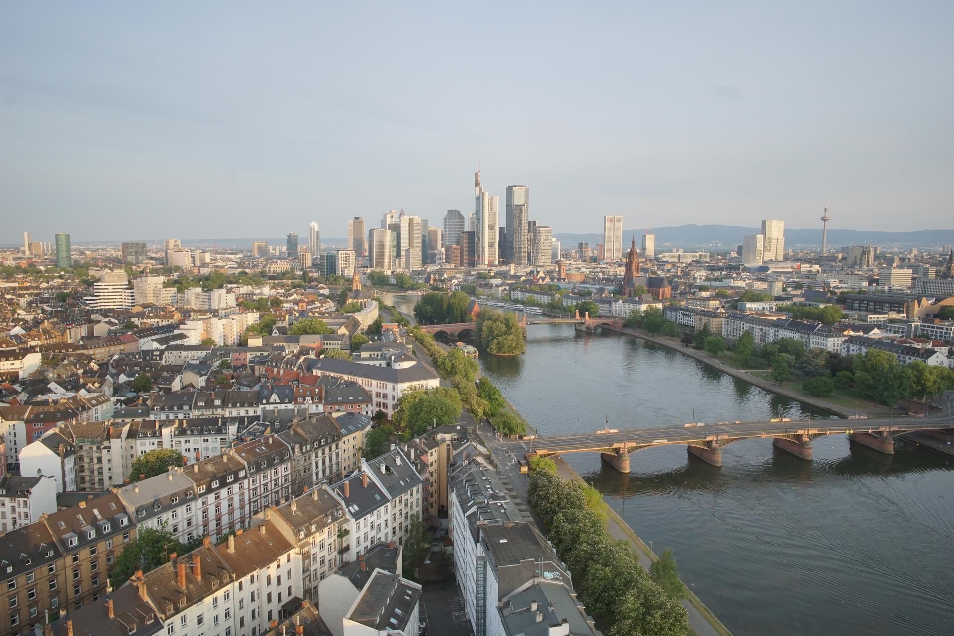 Archived image Webcam Panoramic View over to the Skyline of Frankfurt