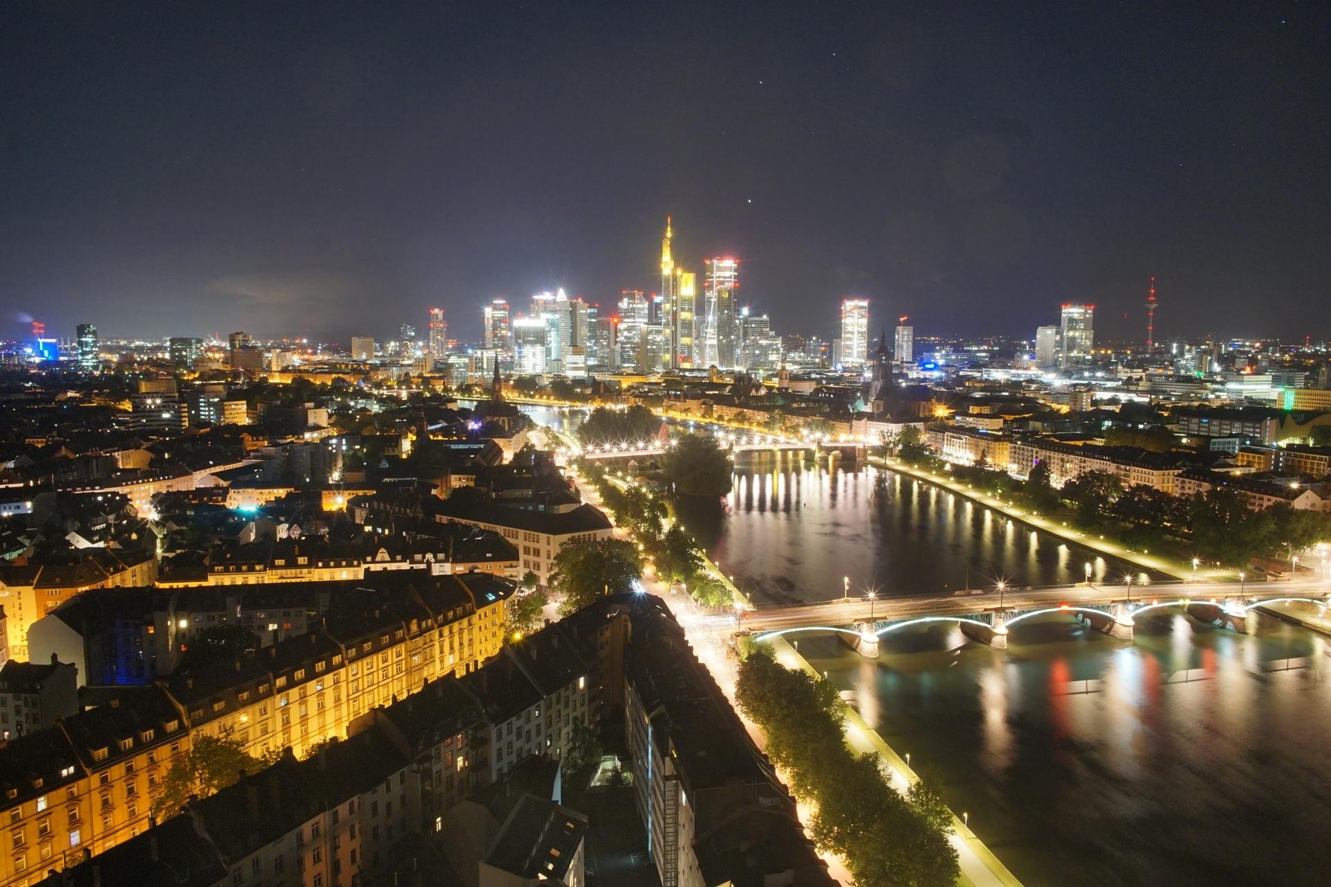 Archived image Webcam Panoramic View over to the Skyline of Frankfurt