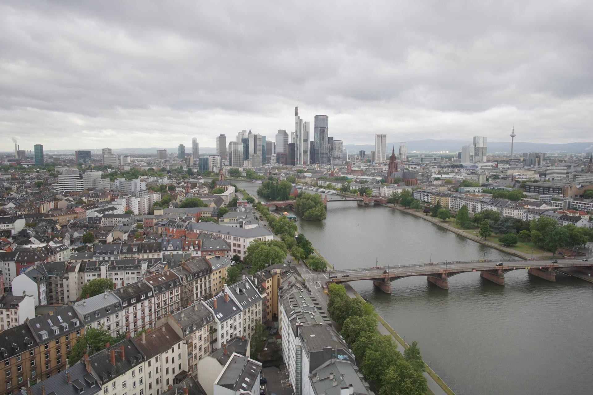 Archived image Webcam Panoramic View over to the Skyline of Frankfurt