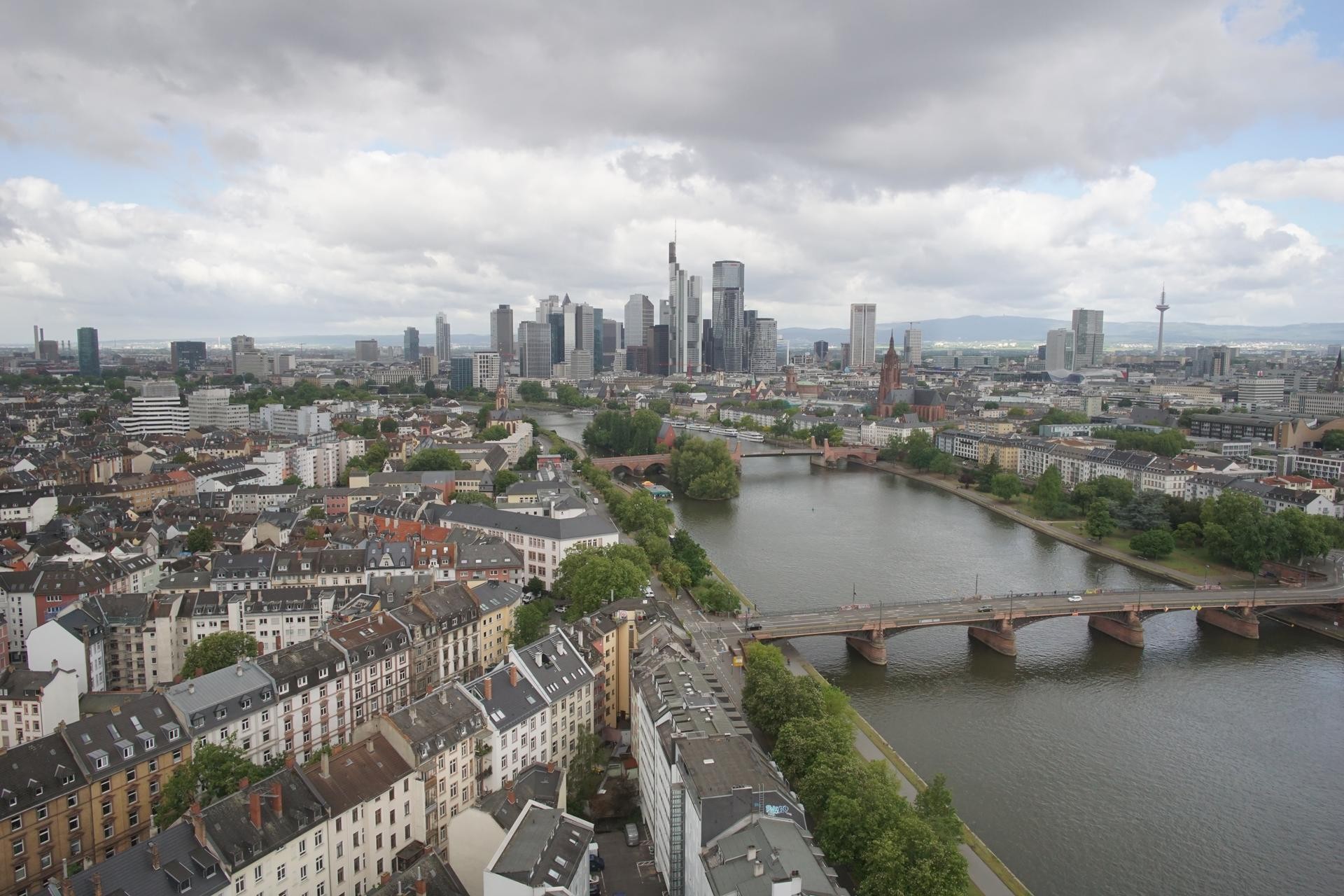 Archived image Webcam Panoramic View over to the Skyline of Frankfurt