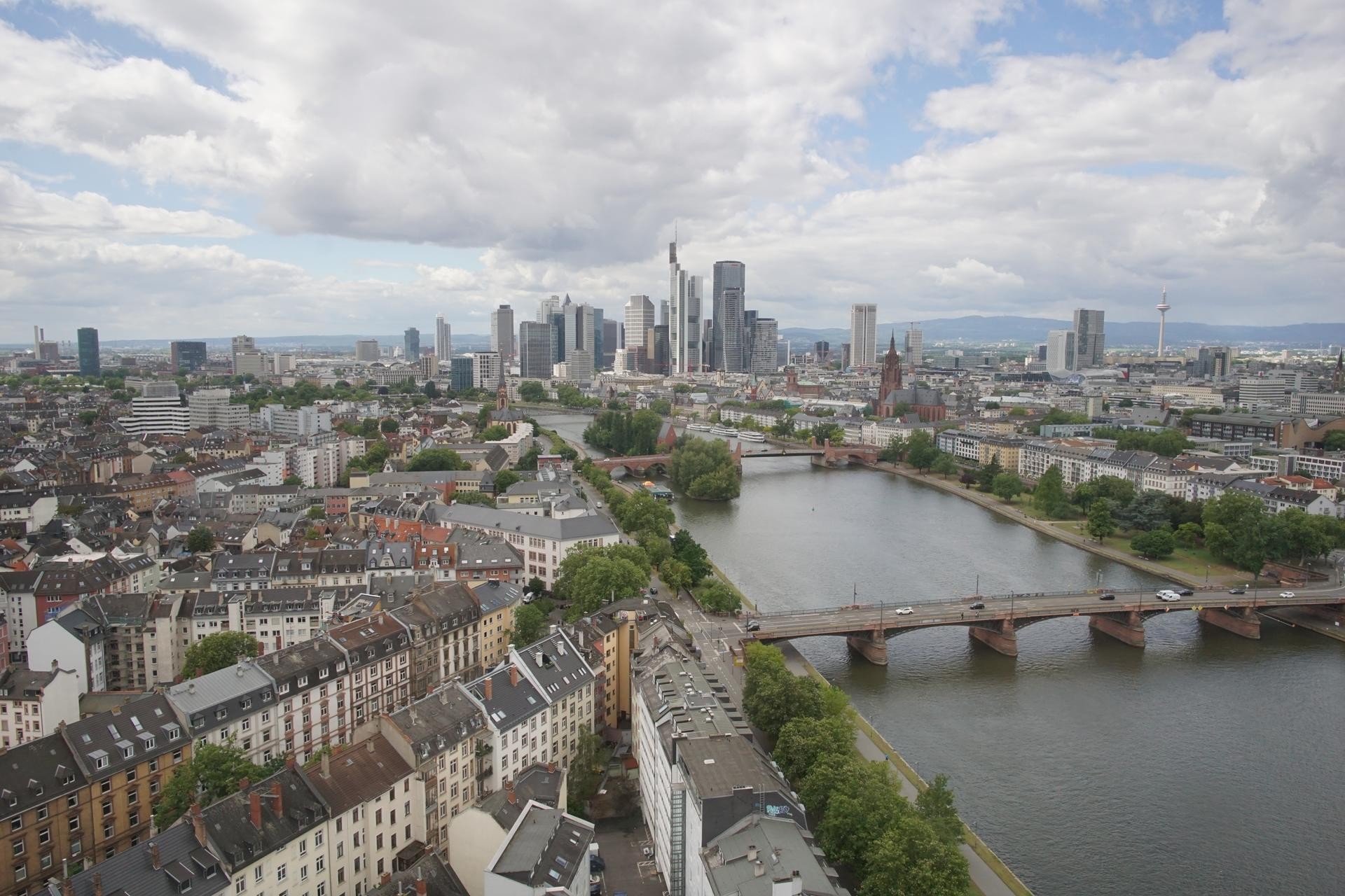 Archived image Webcam Panoramic View over to the Skyline of Frankfurt