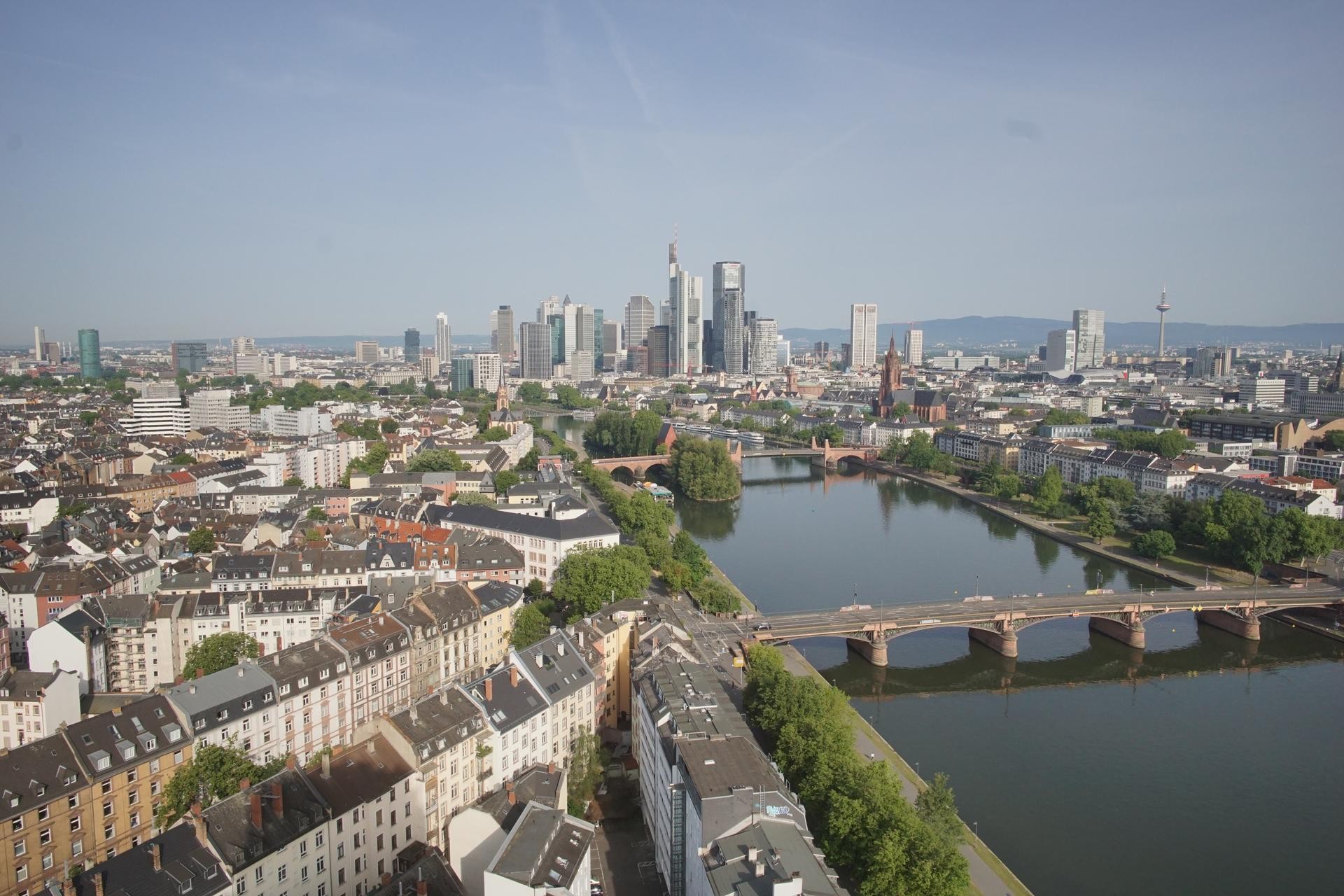 Archived image Webcam Panoramic View over to the Skyline of Frankfurt