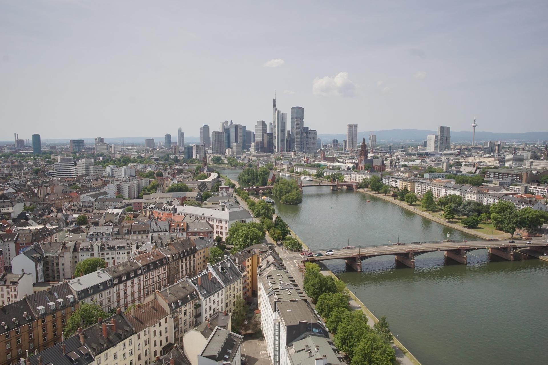 Archived image Webcam Panoramic View over to the Skyline of Frankfurt