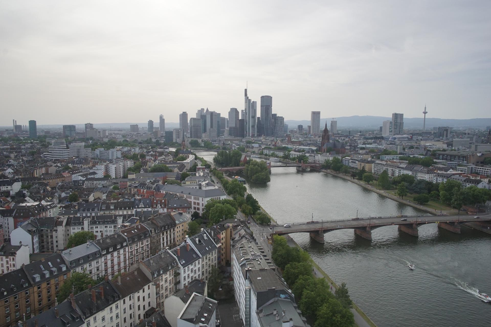 Archived image Webcam Panoramic View over to the Skyline of Frankfurt